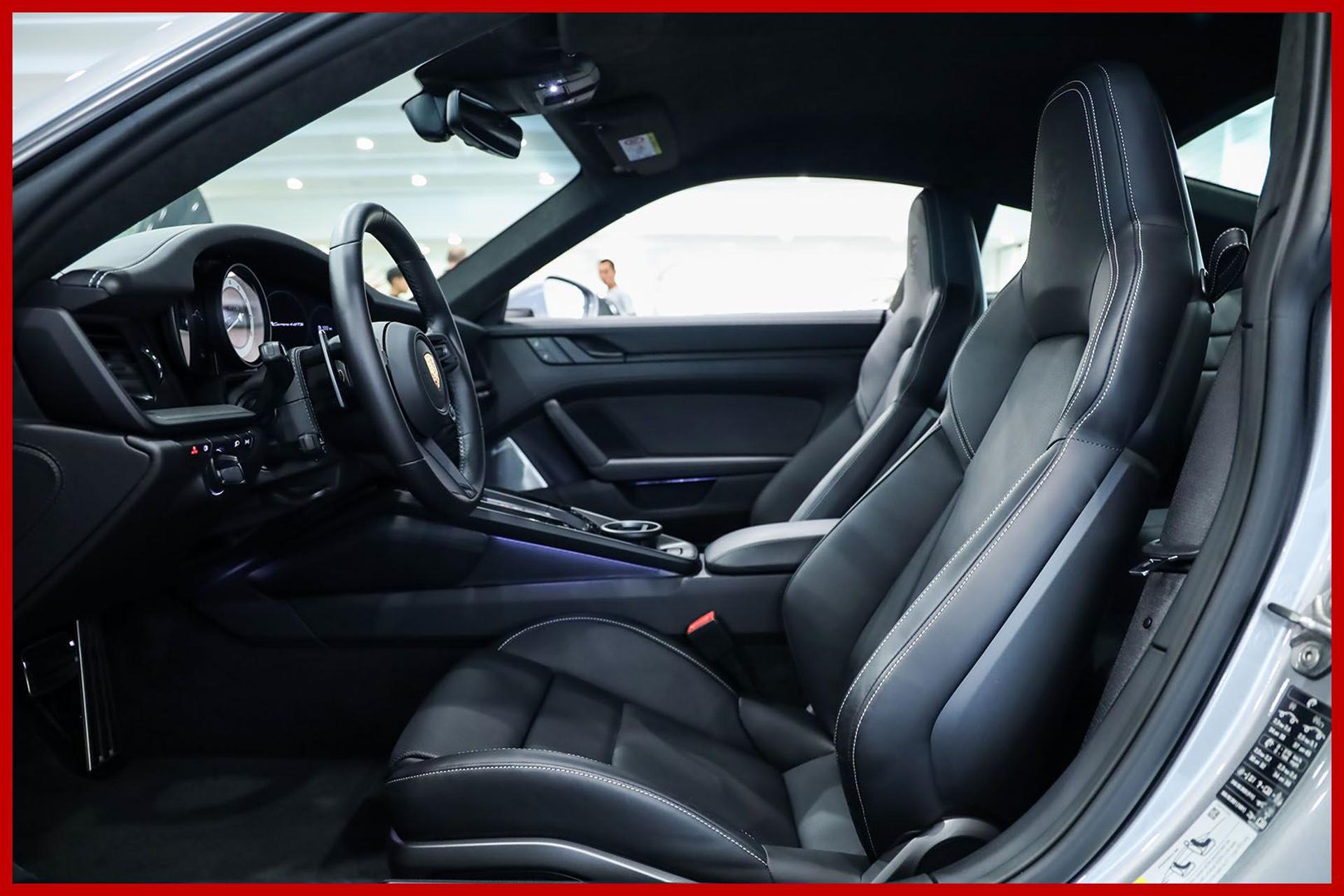 PORSCHE 992
