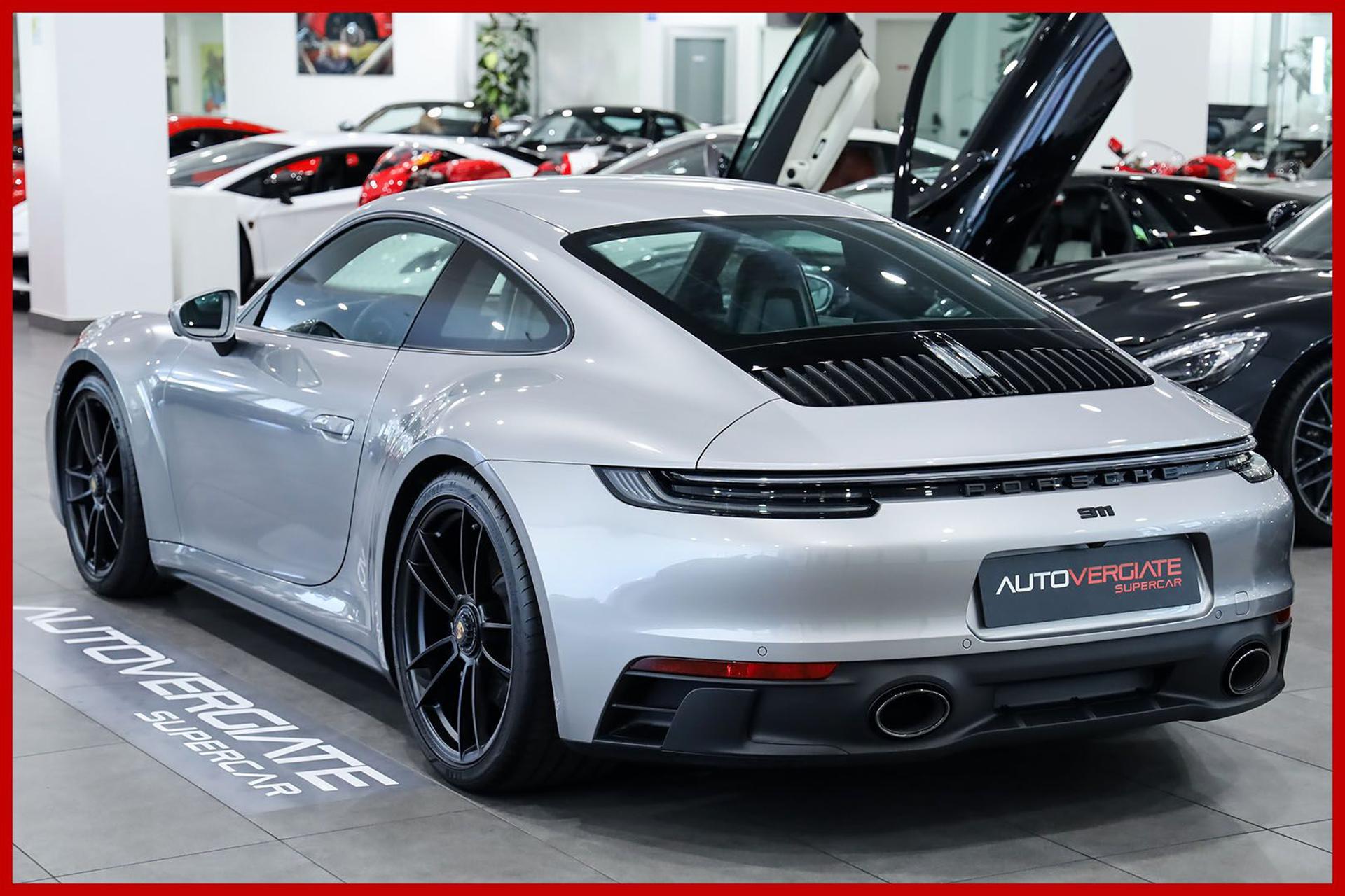 PORSCHE 992