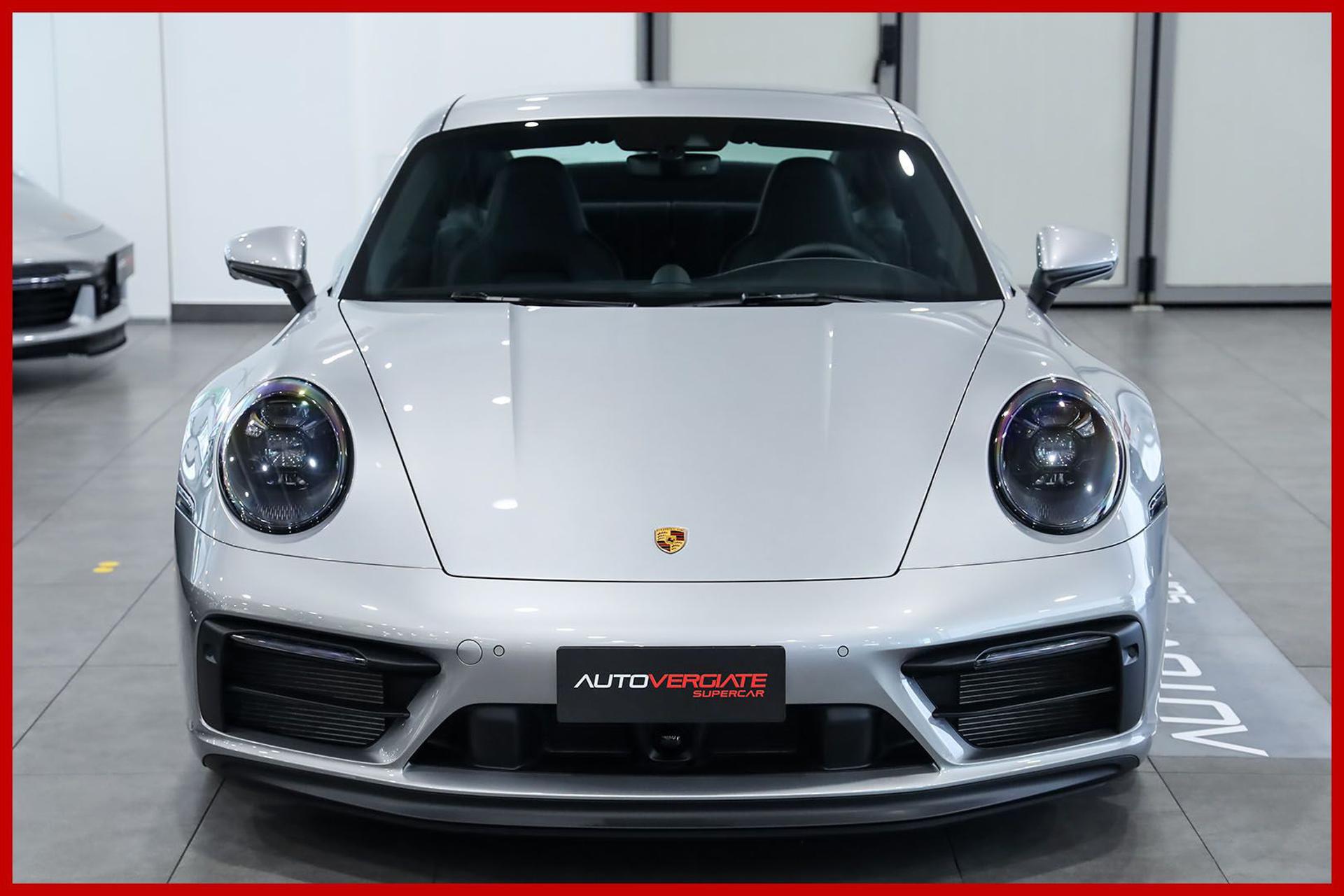 PORSCHE 992