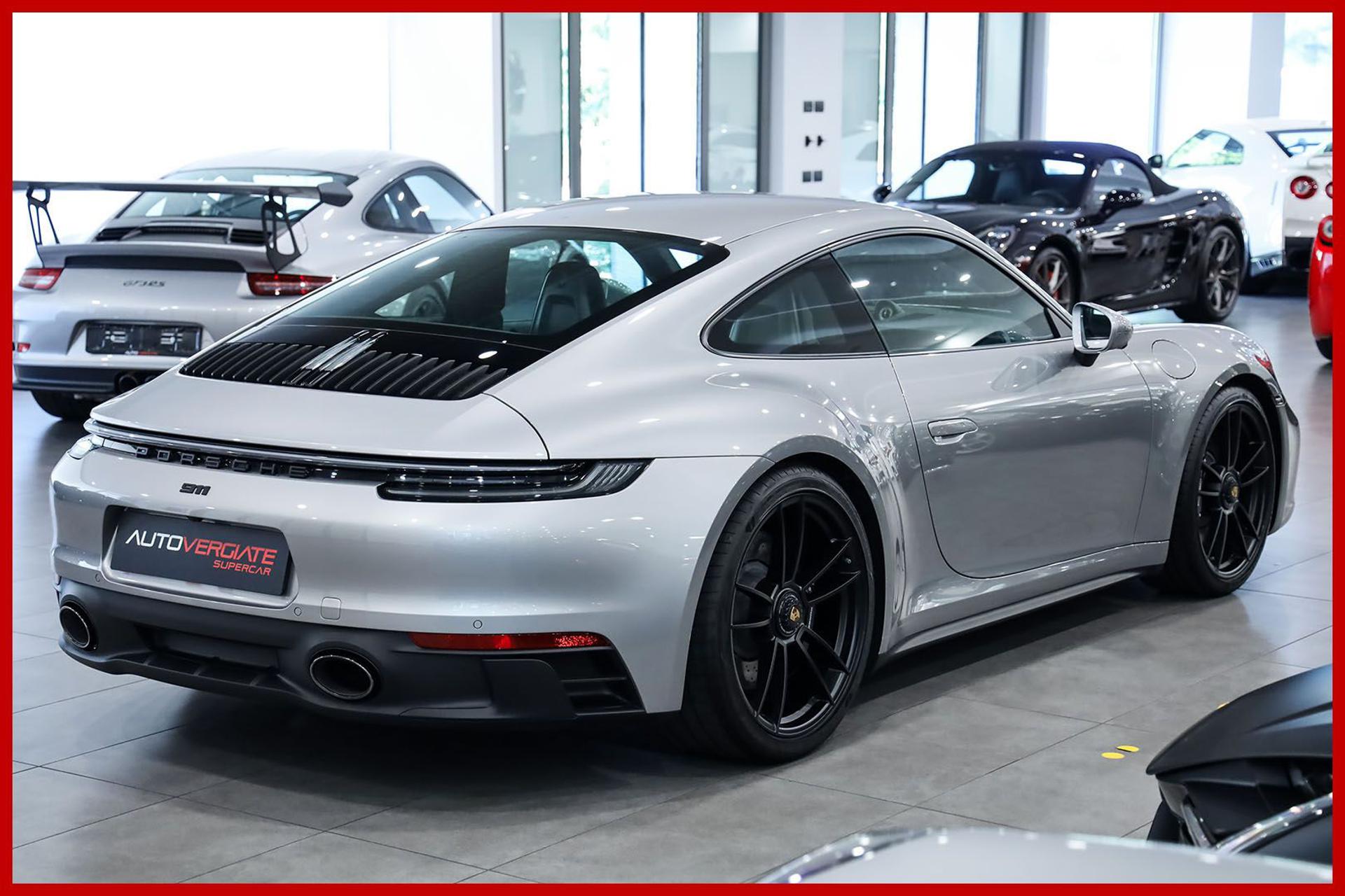 PORSCHE 992