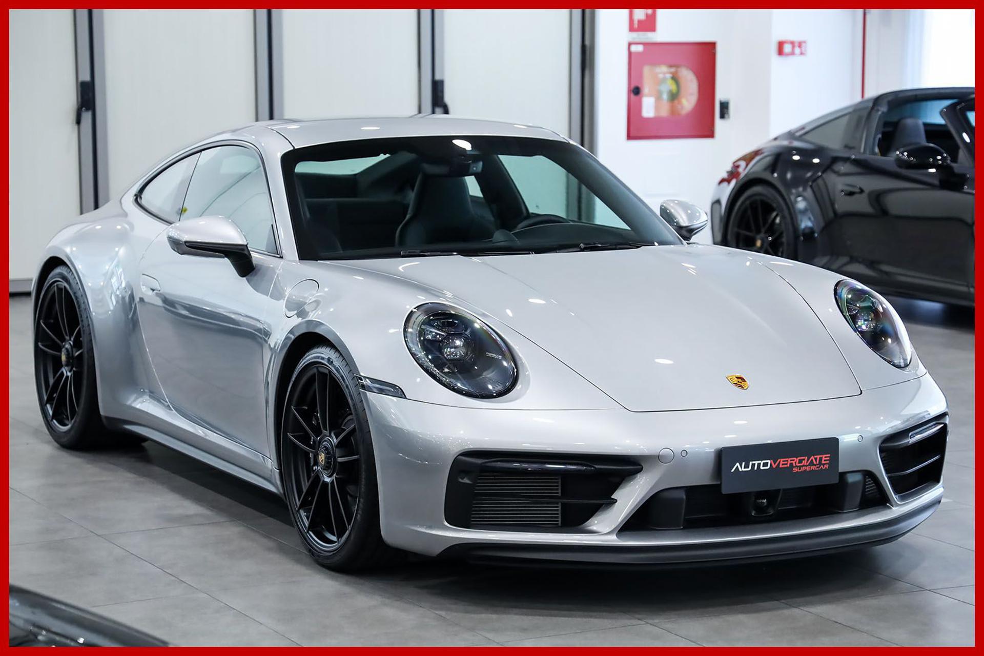 PORSCHE 992