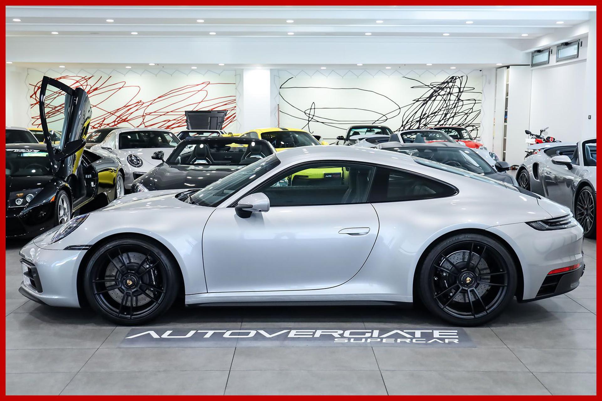 PORSCHE 992