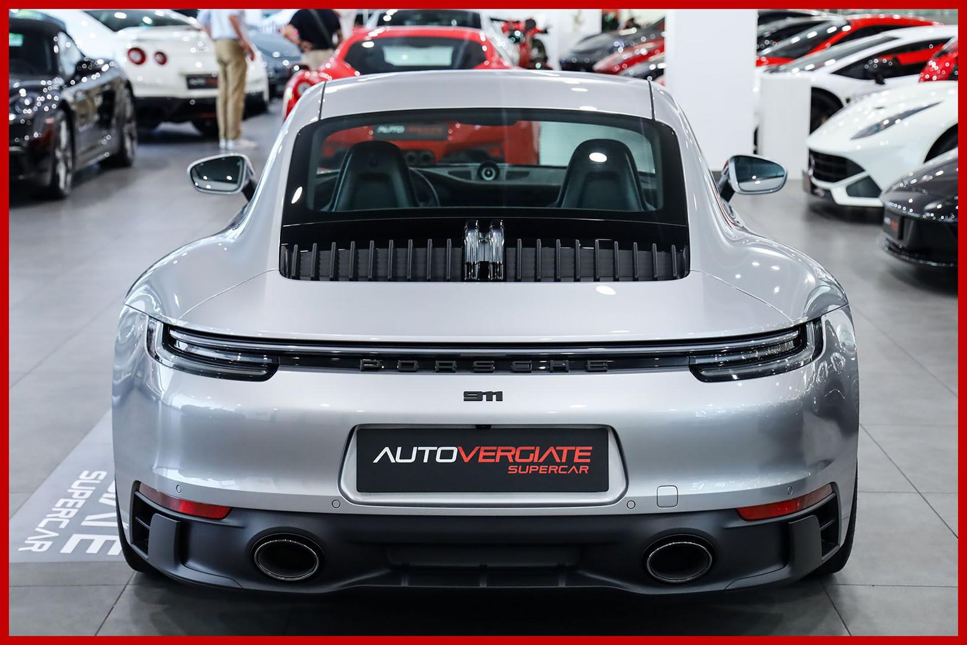 PORSCHE 992