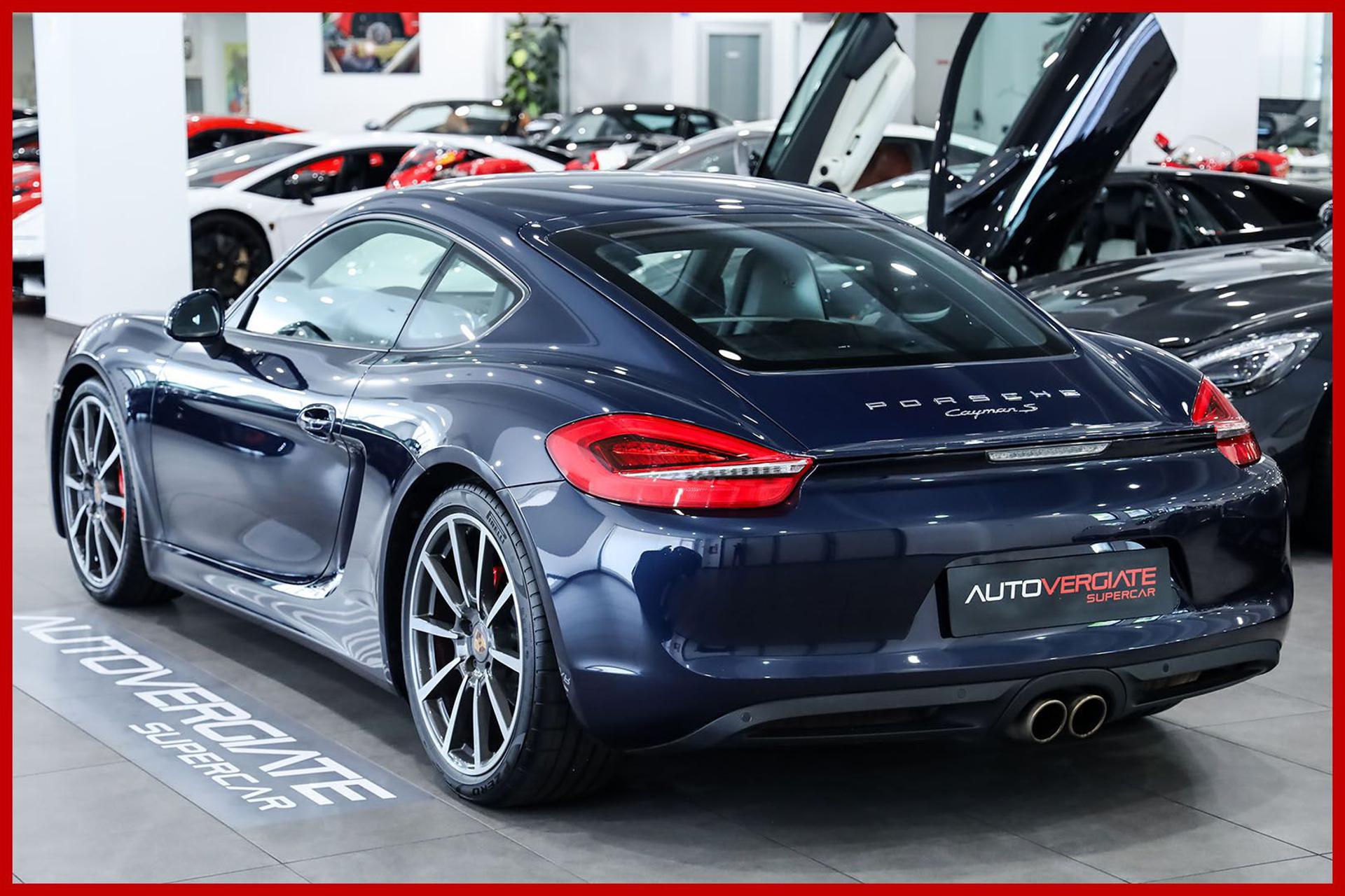 PORSCHE Cayman