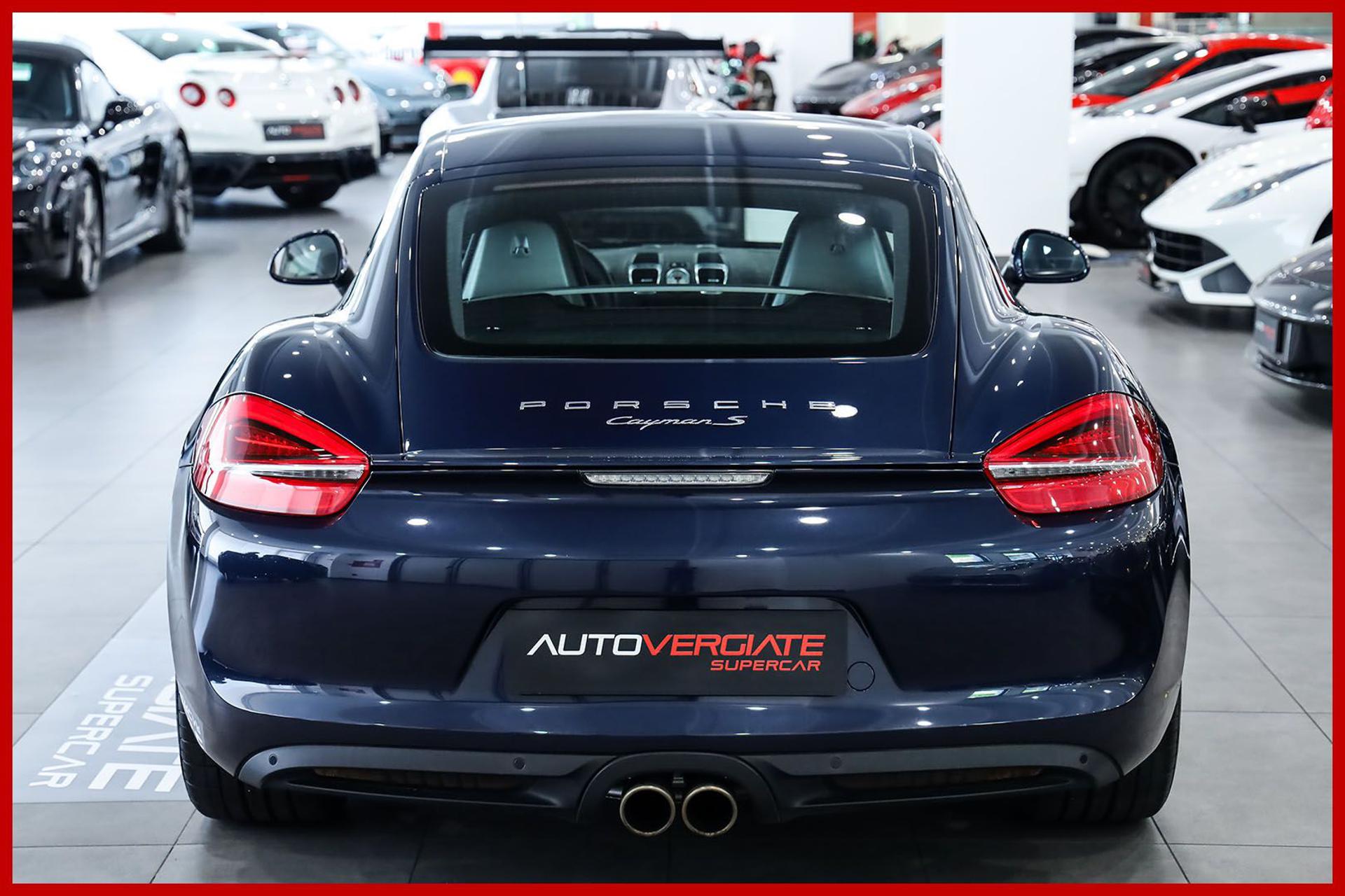 PORSCHE Cayman