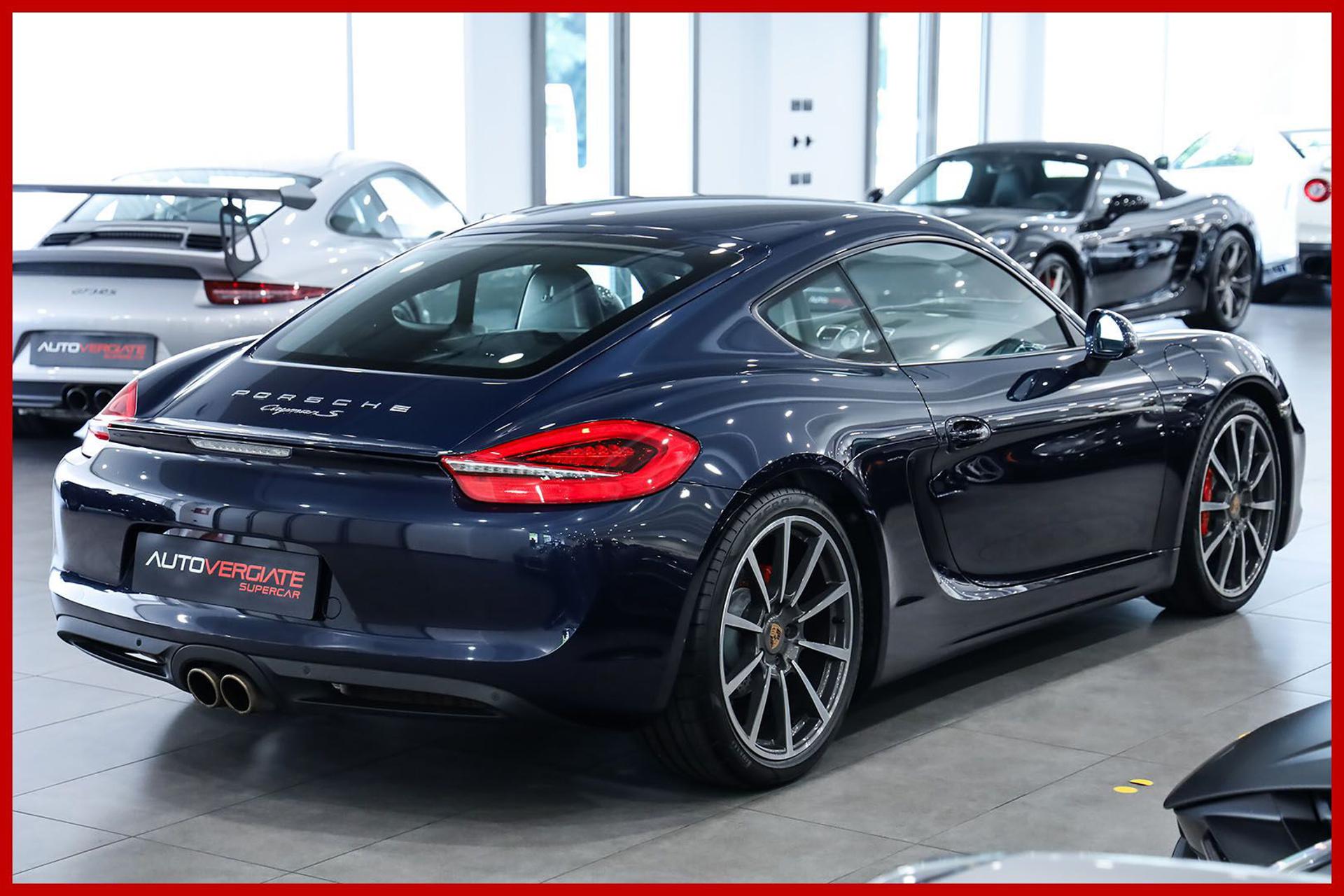 PORSCHE Cayman
