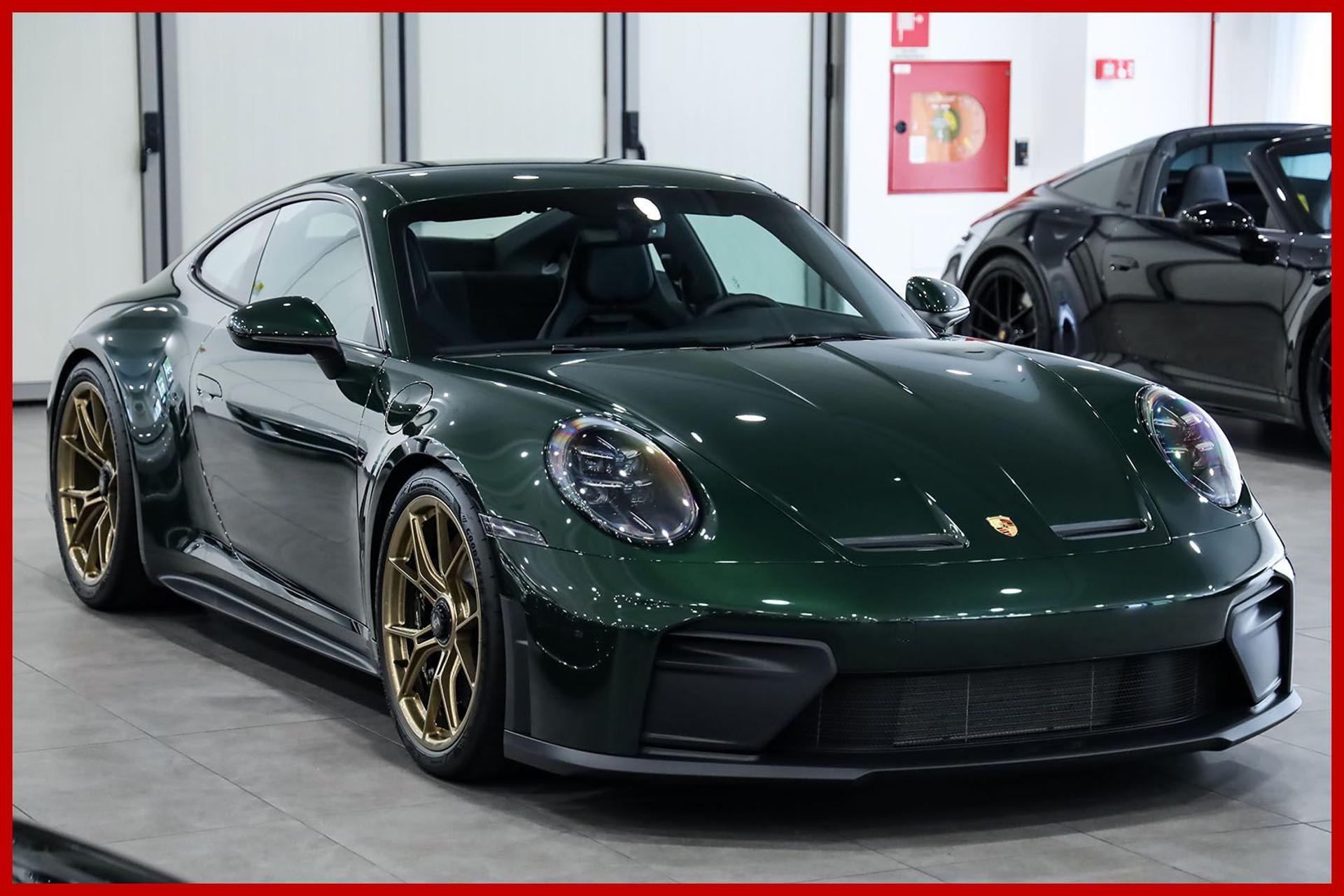 PORSCHE 992