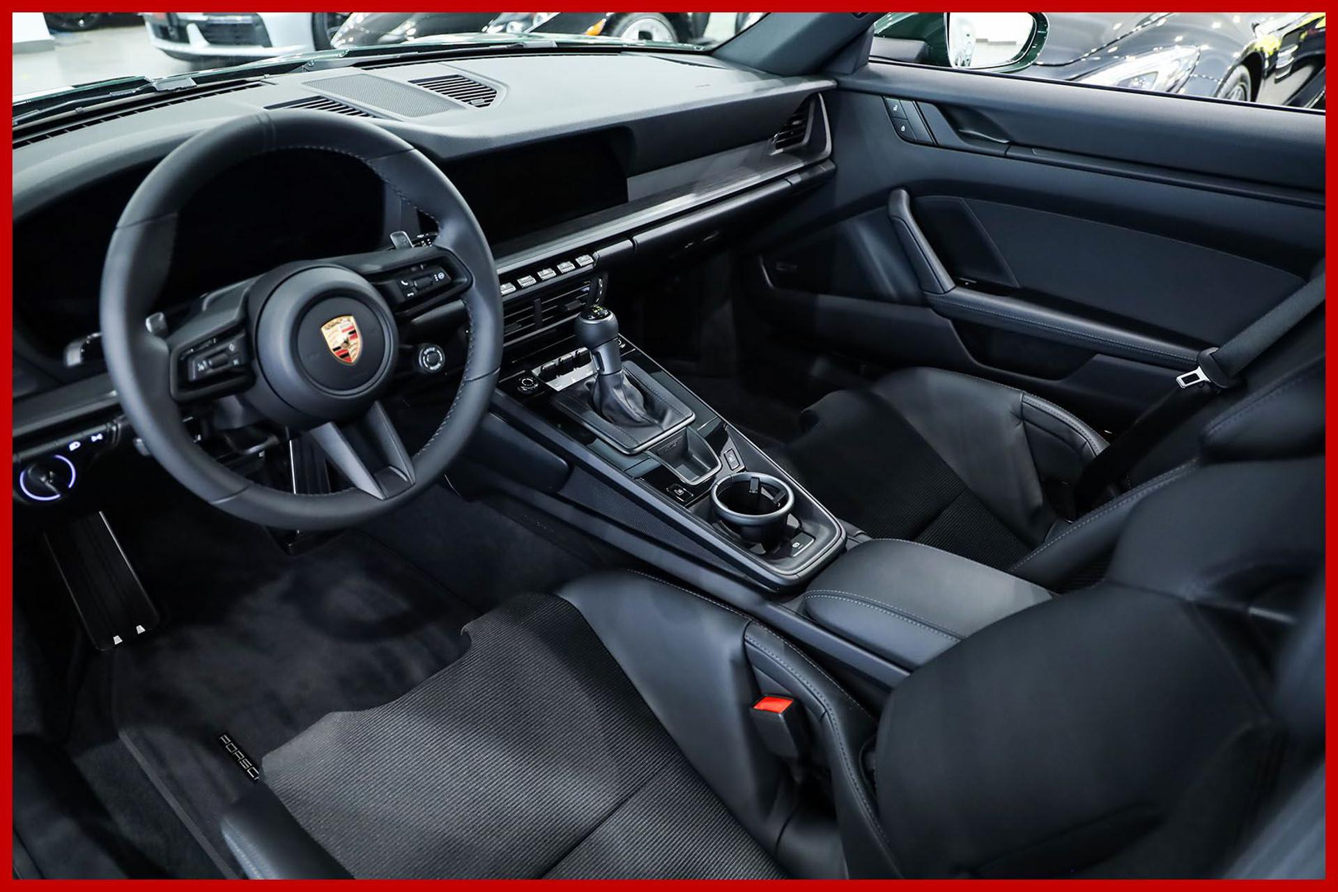 PORSCHE 992