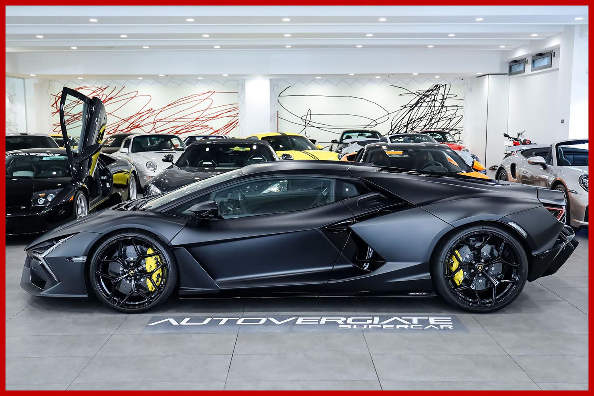 LAMBORGHINI Revuelto