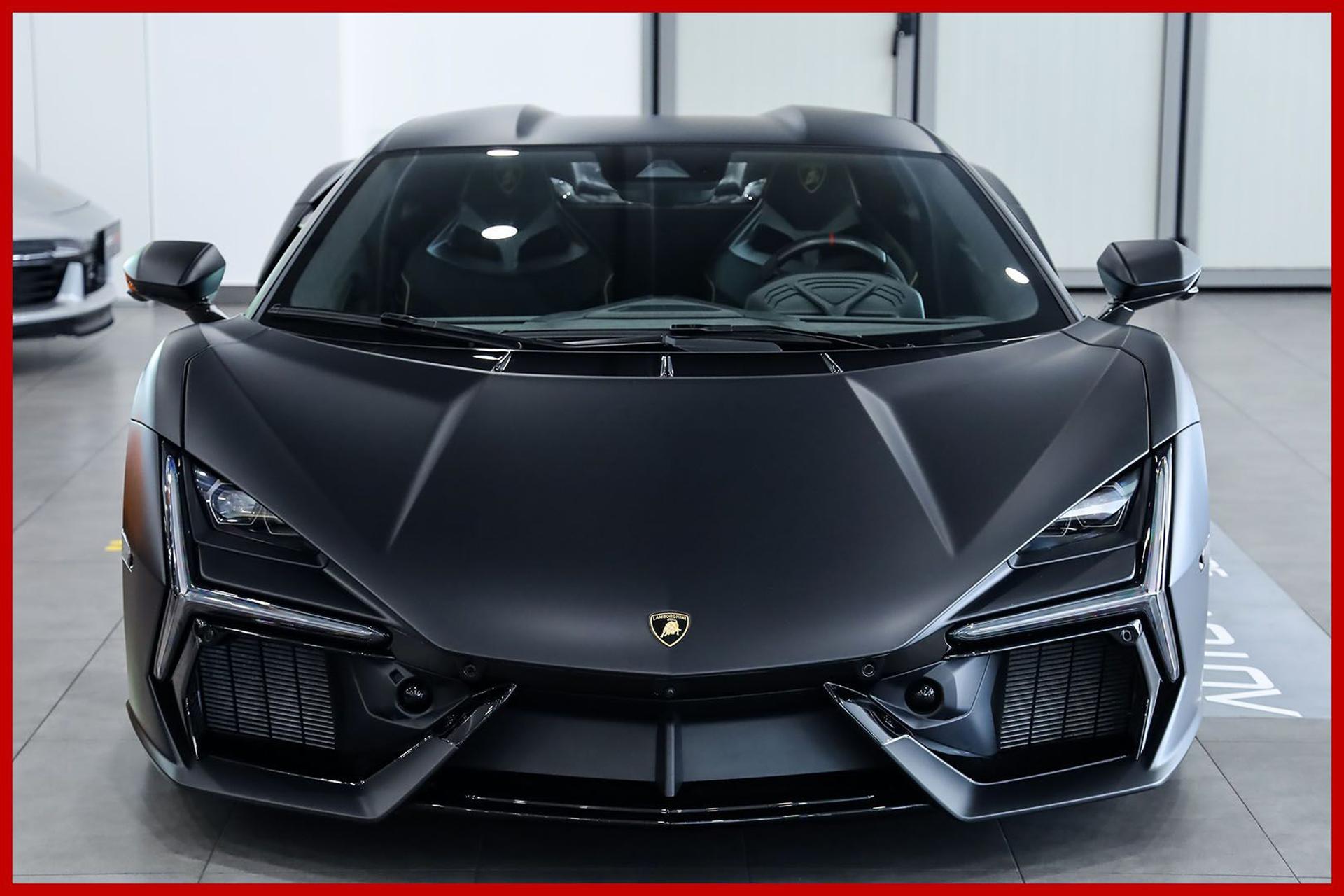 LAMBORGHINI Revuelto