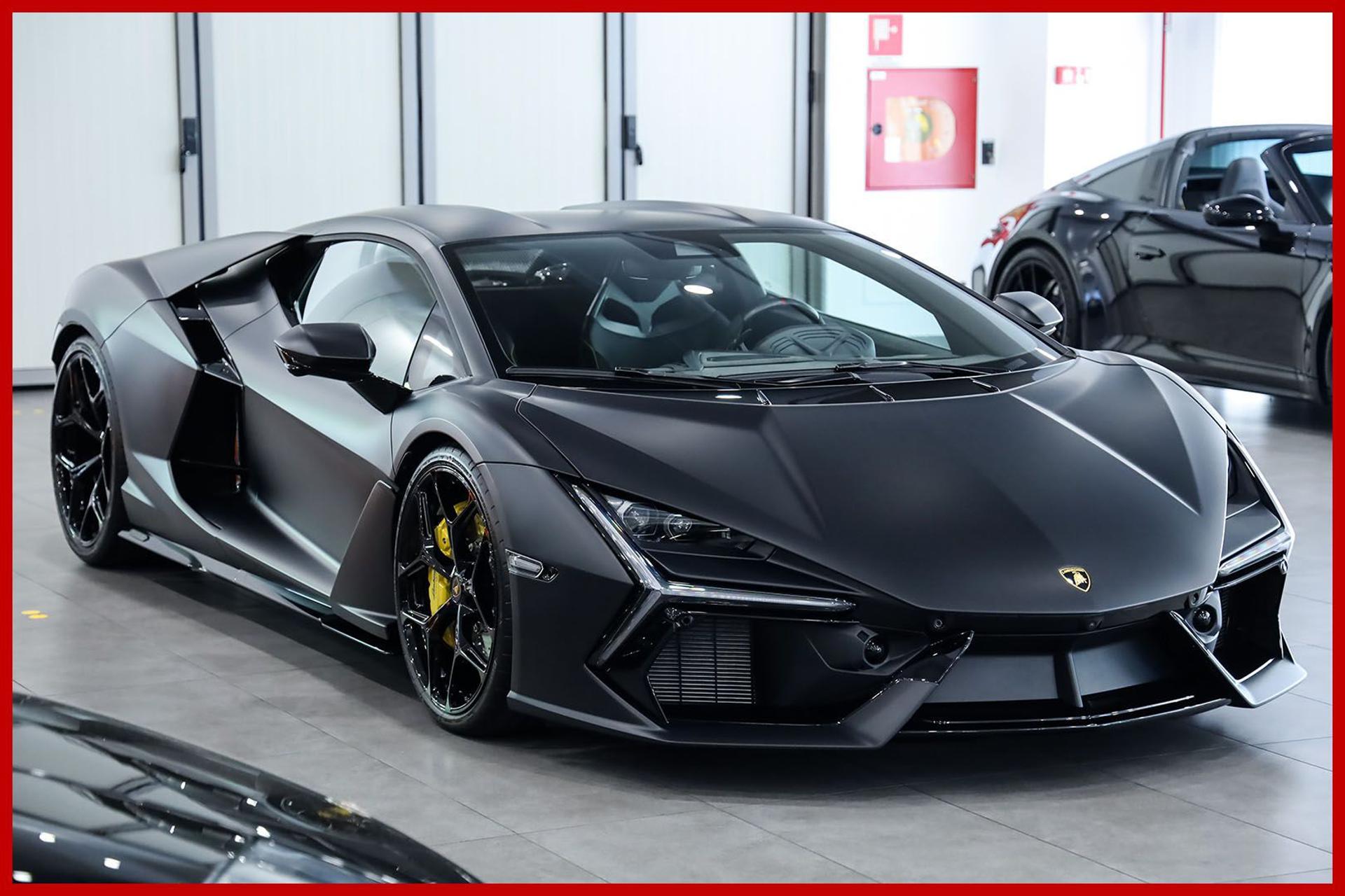 LAMBORGHINI Revuelto