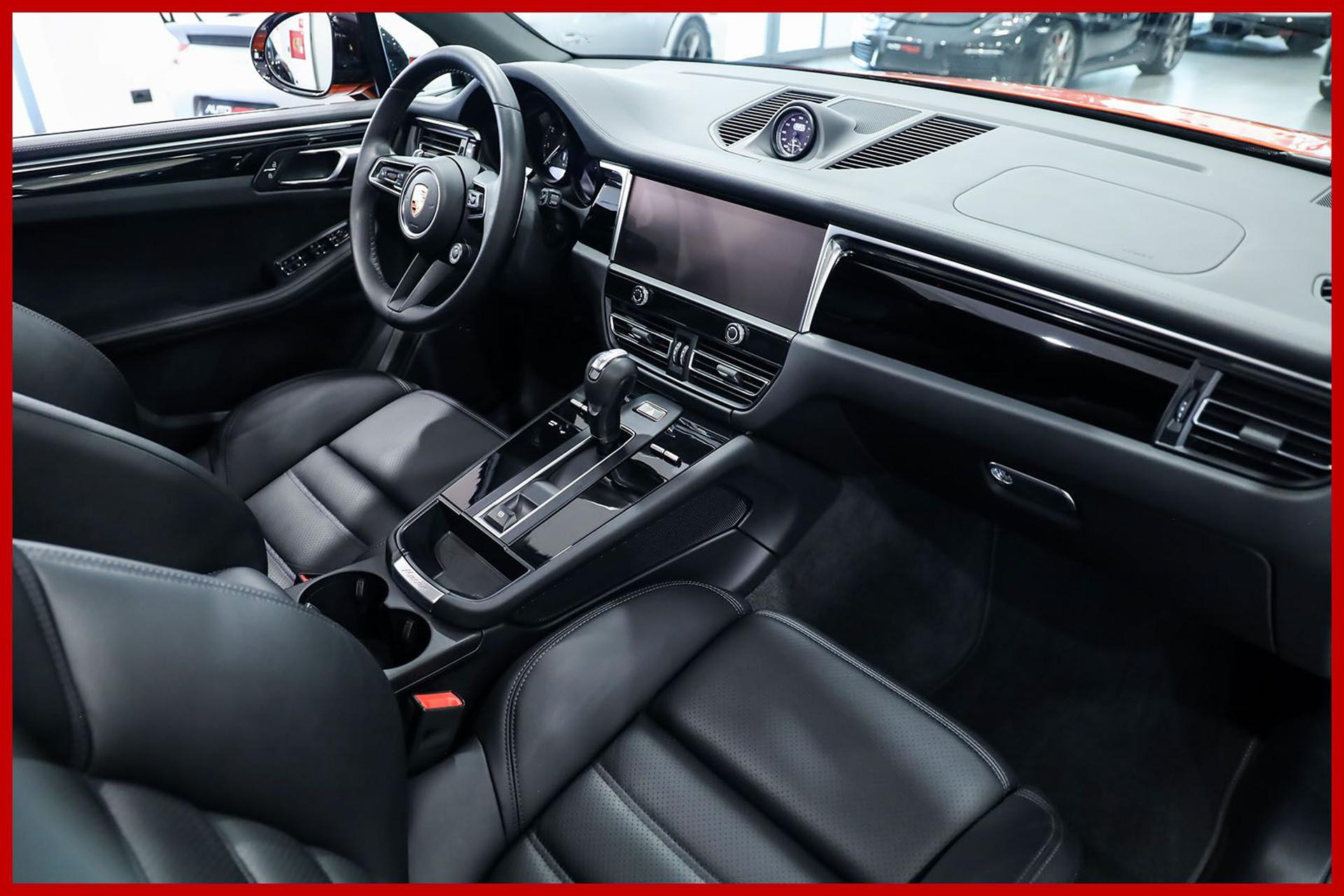 PORSCHE Macan