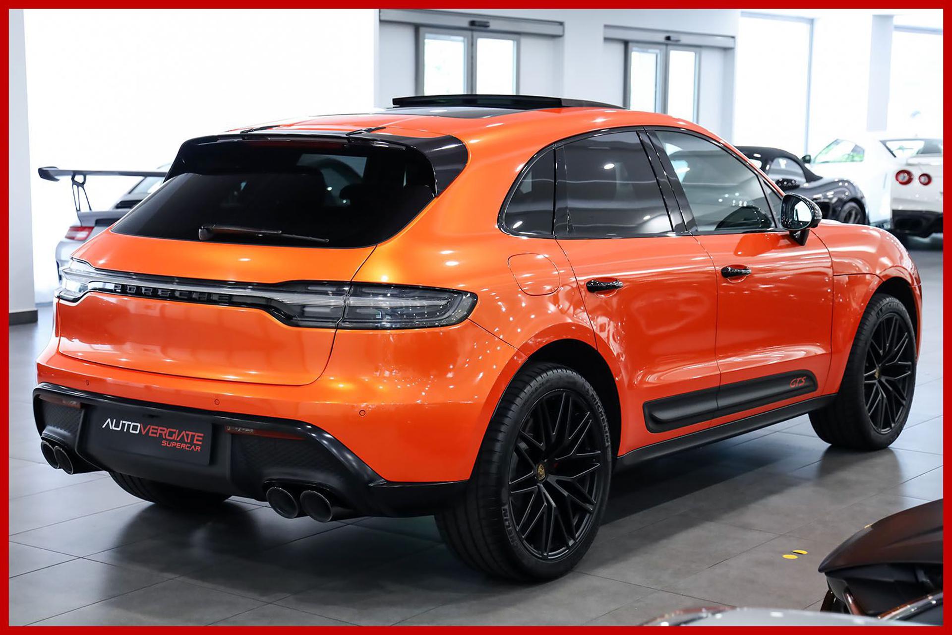 PORSCHE Macan