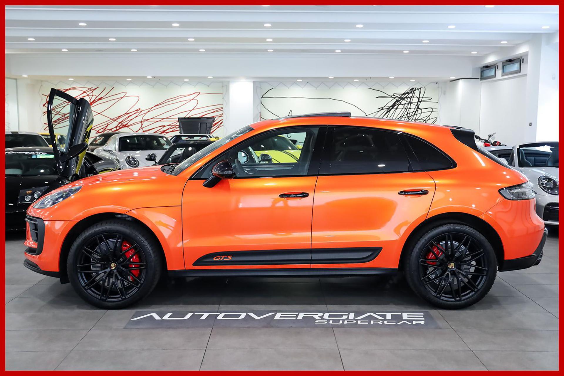 PORSCHE Macan
