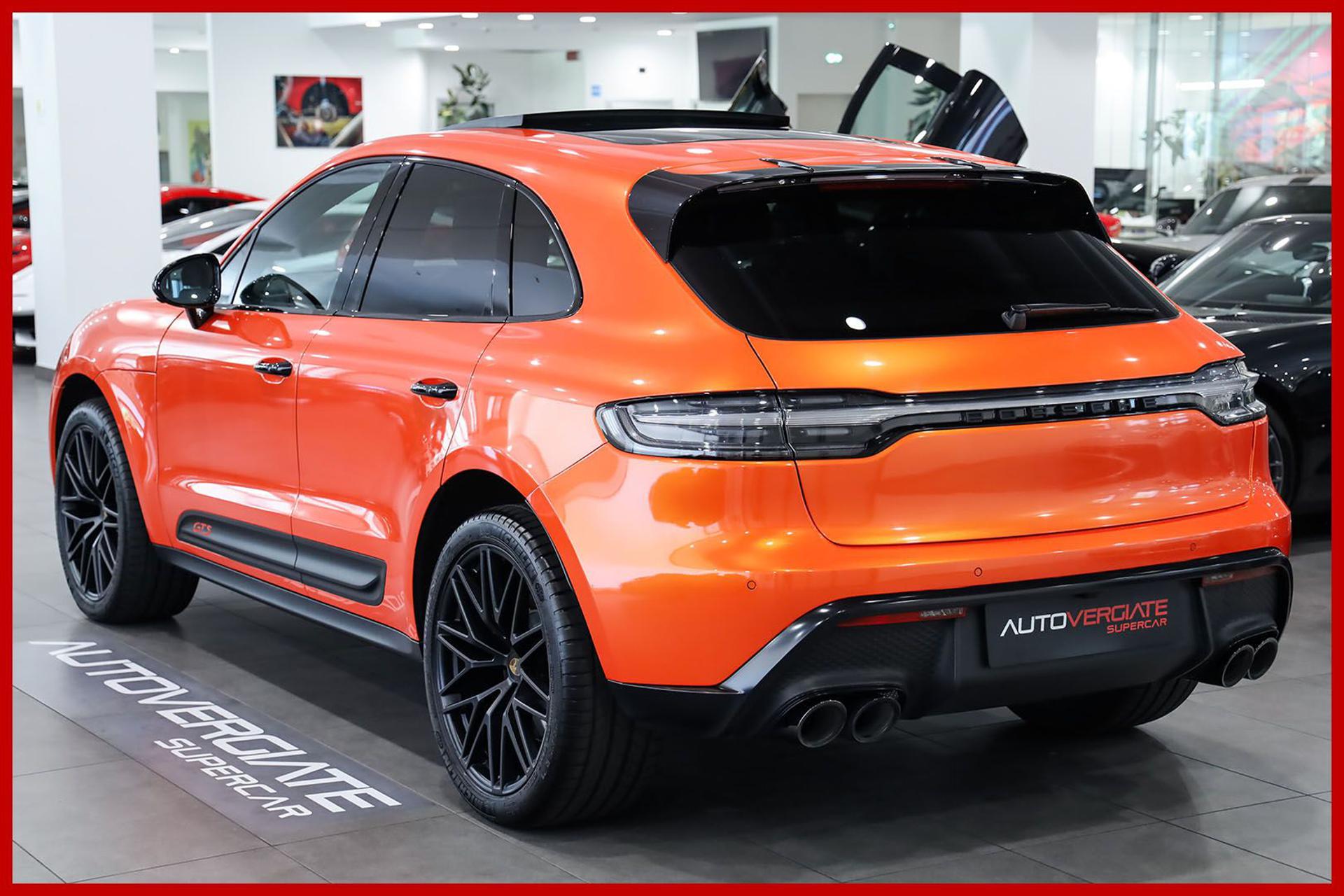 PORSCHE Macan