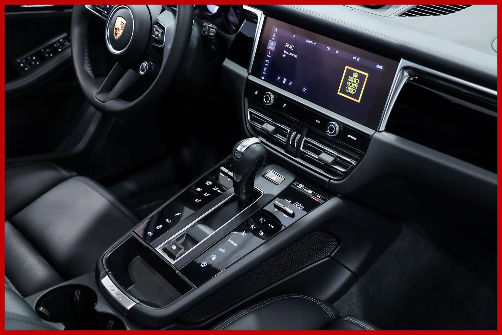 PORSCHE Macan