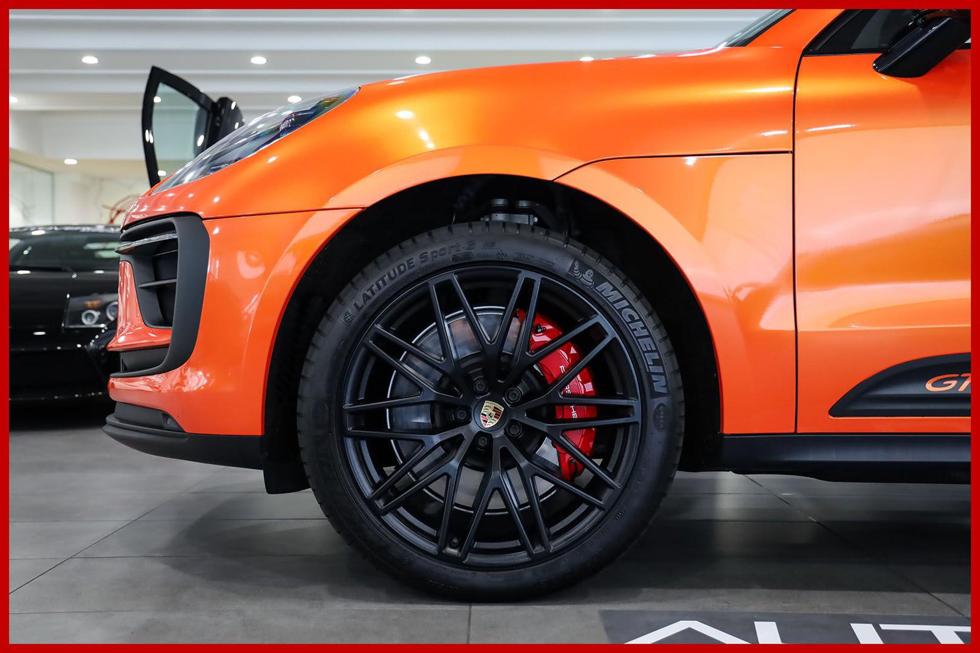 PORSCHE Macan