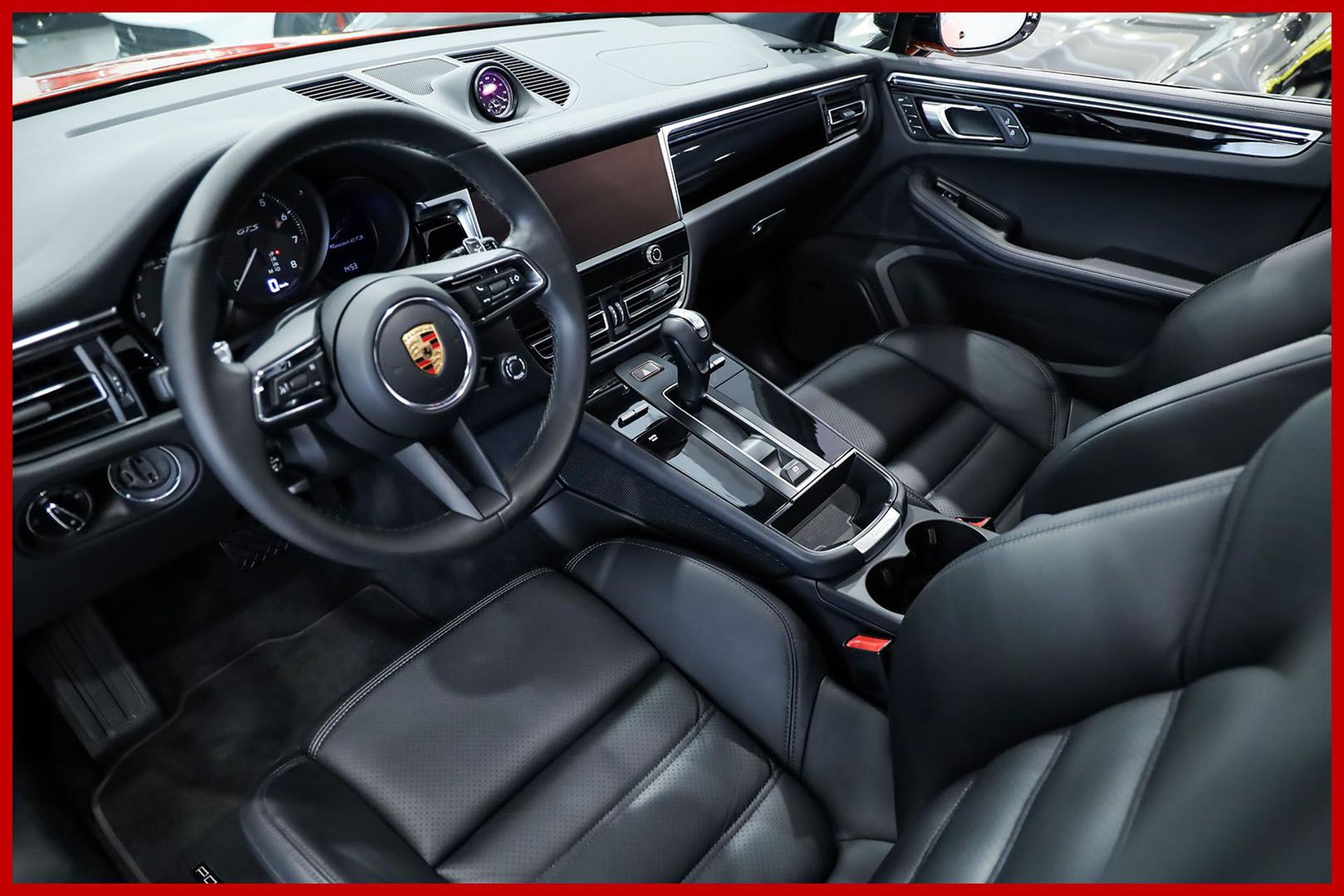 PORSCHE Macan