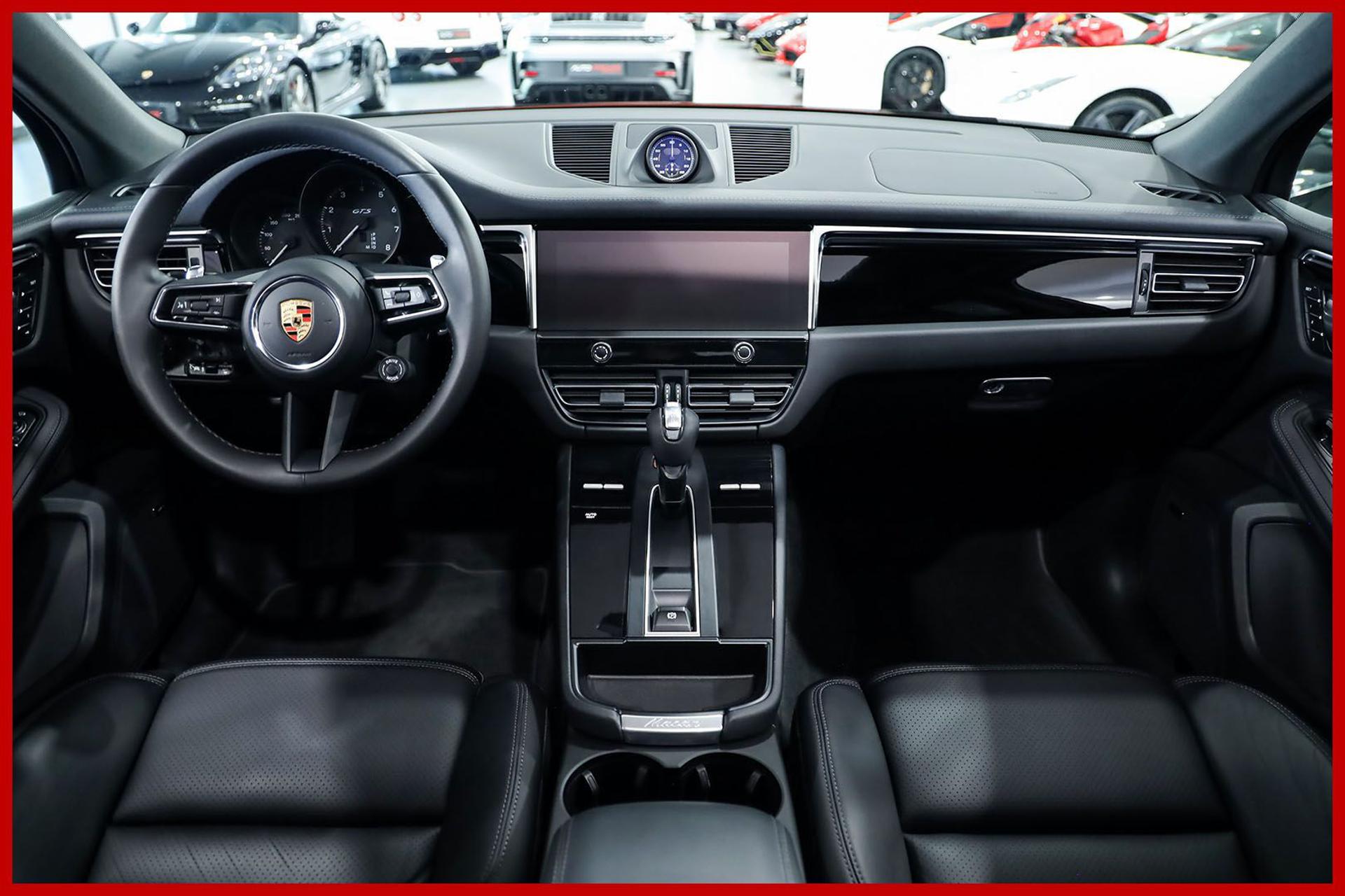 PORSCHE Macan