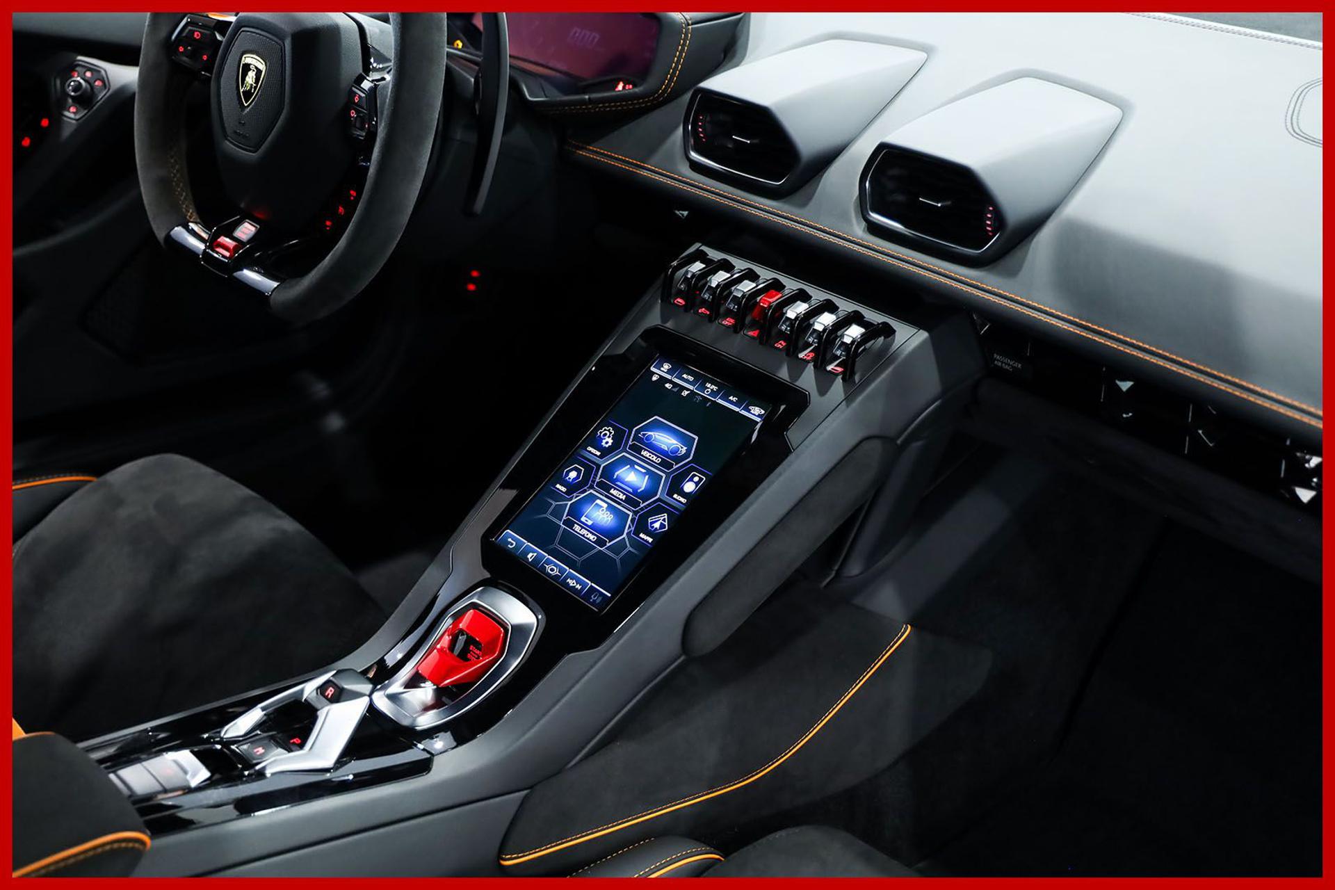 LAMBORGHINI Huracan