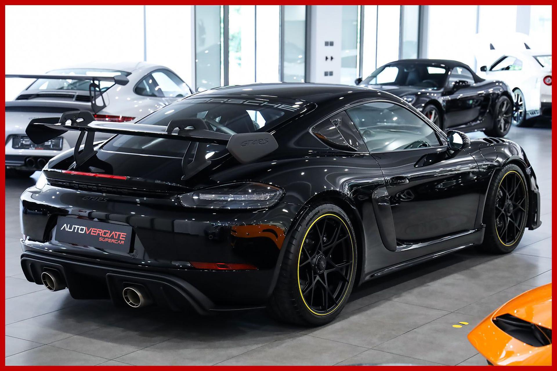 PORSCHE 718
