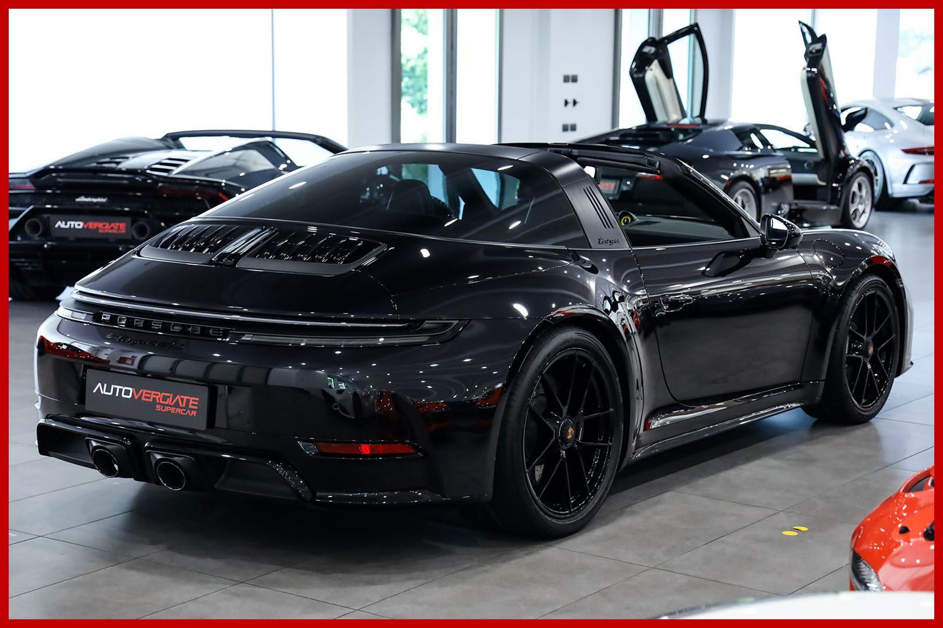 PORSCHE 992
