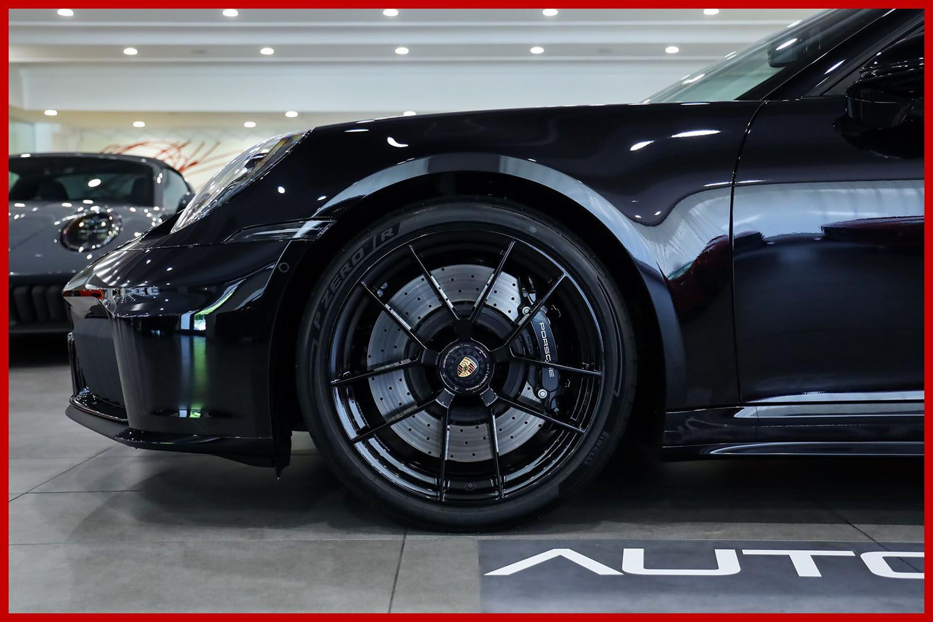 PORSCHE 992