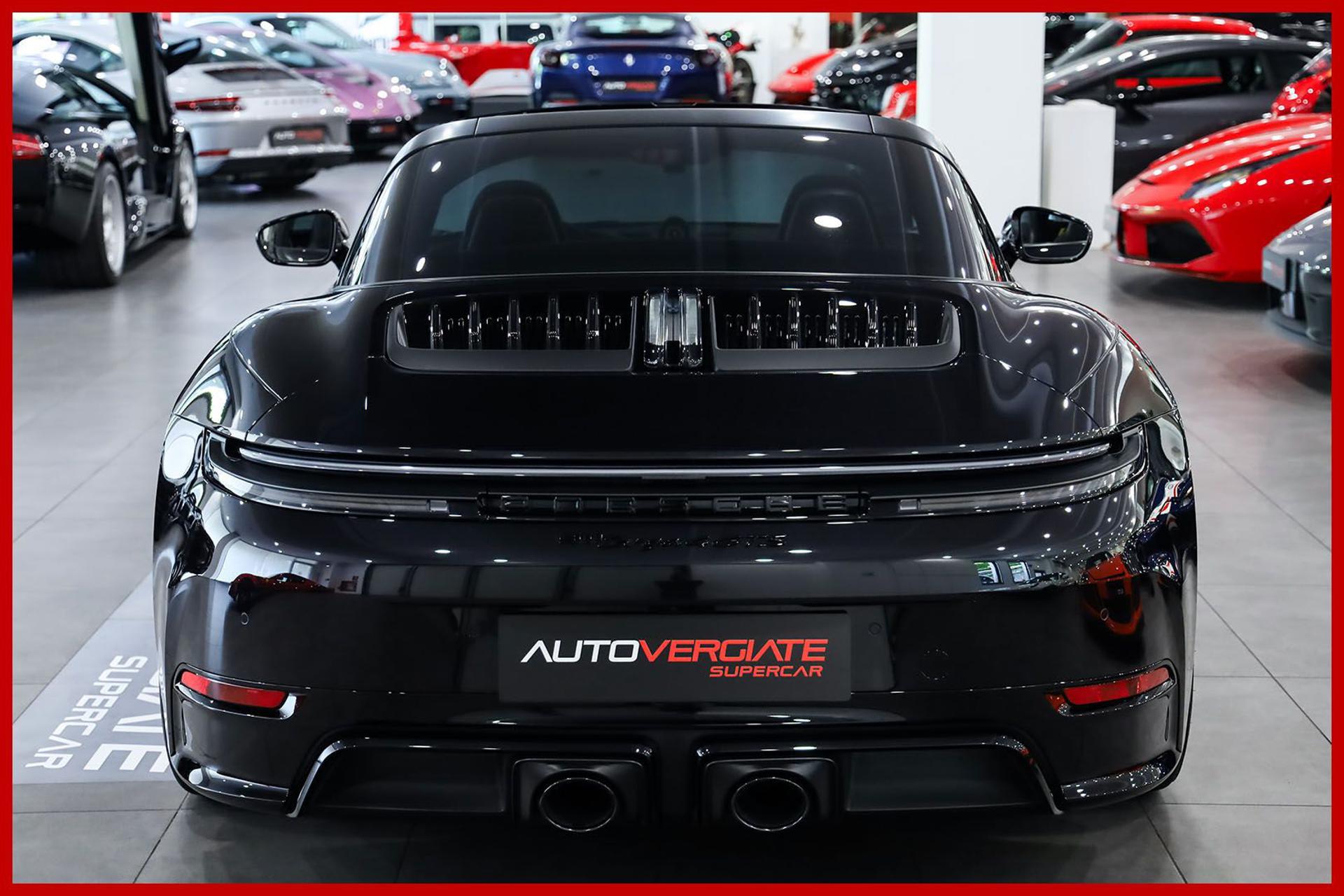 PORSCHE 992