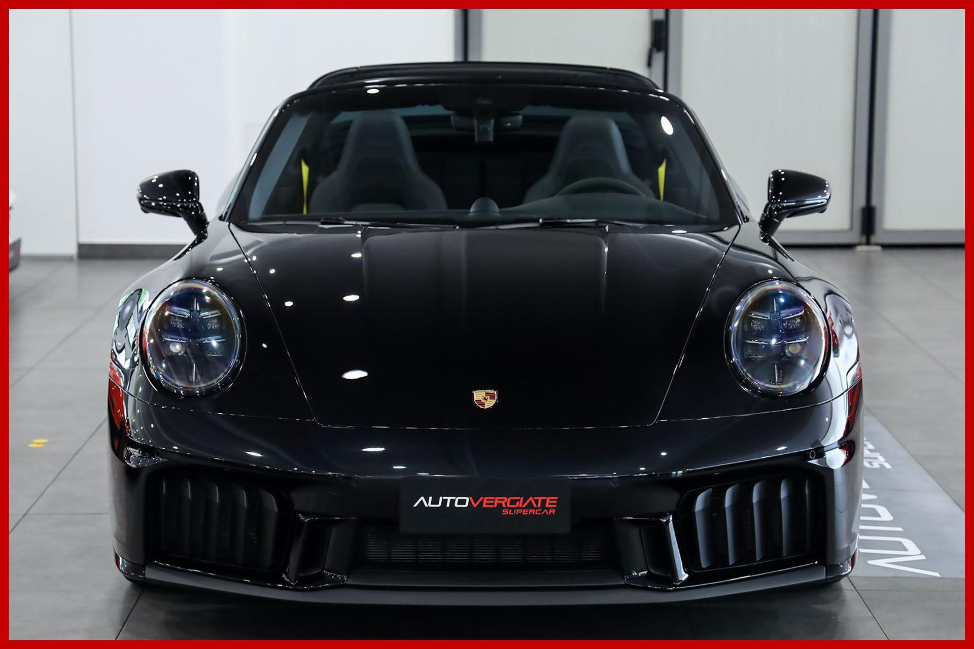 PORSCHE 992