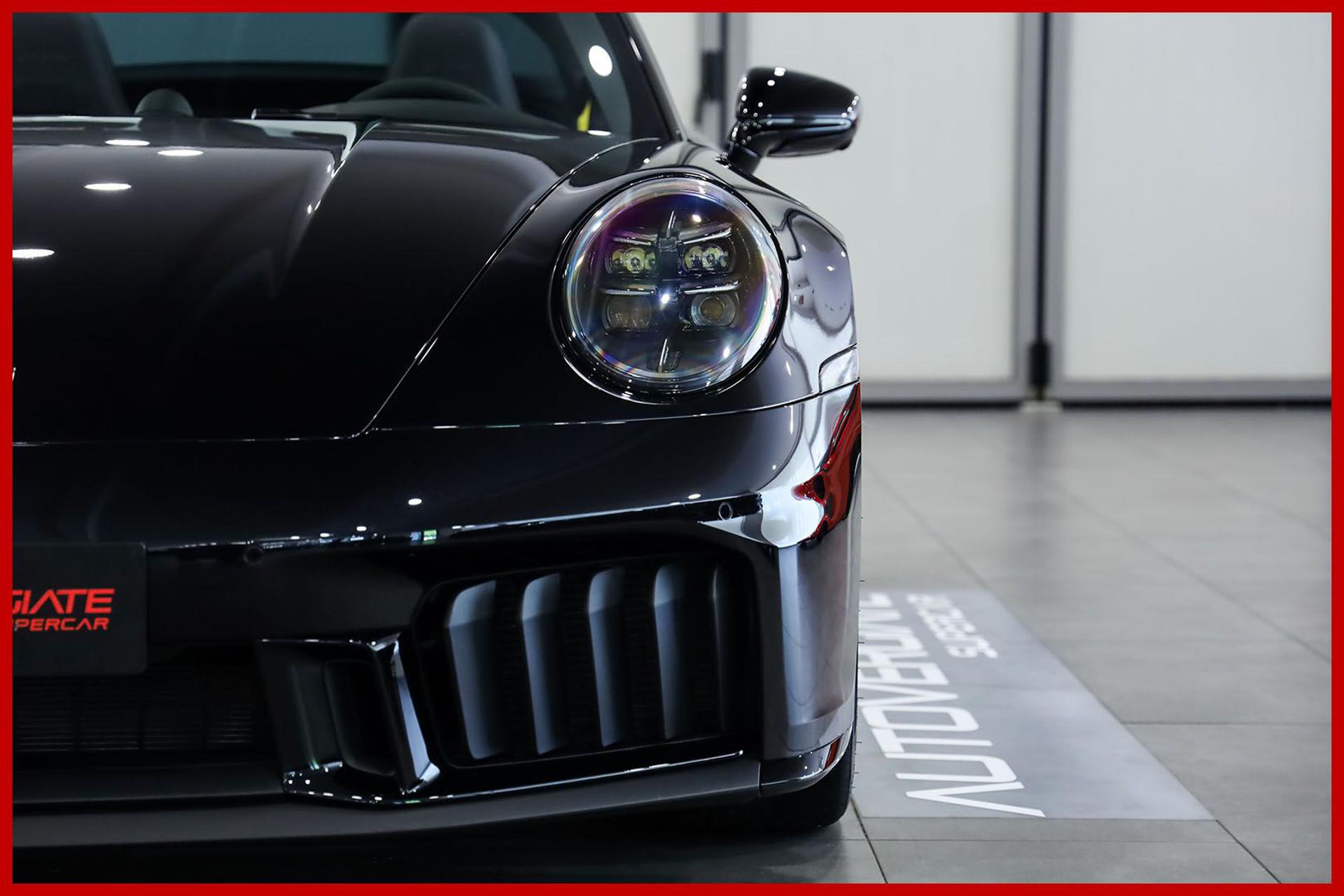PORSCHE 992