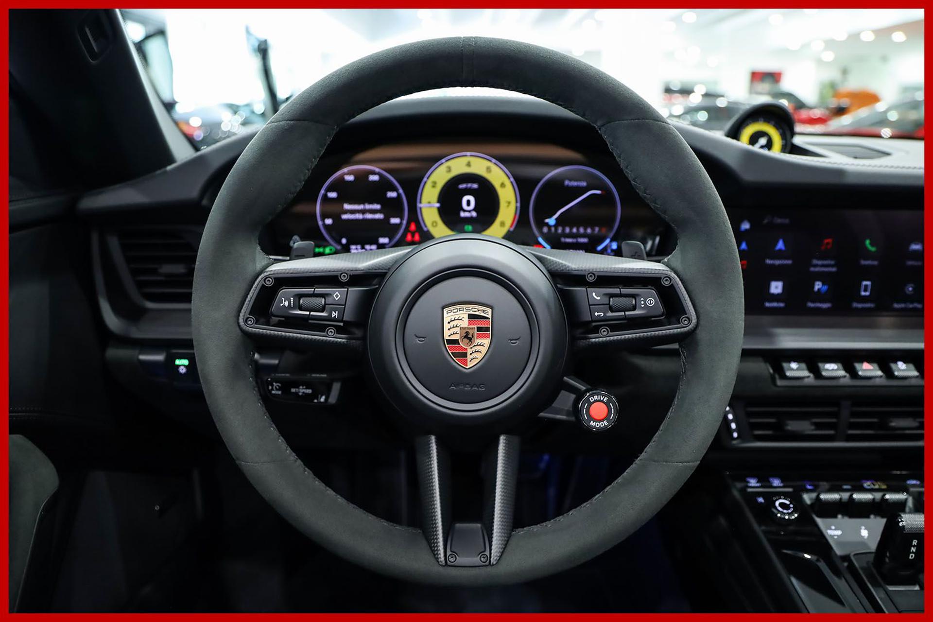 PORSCHE 992