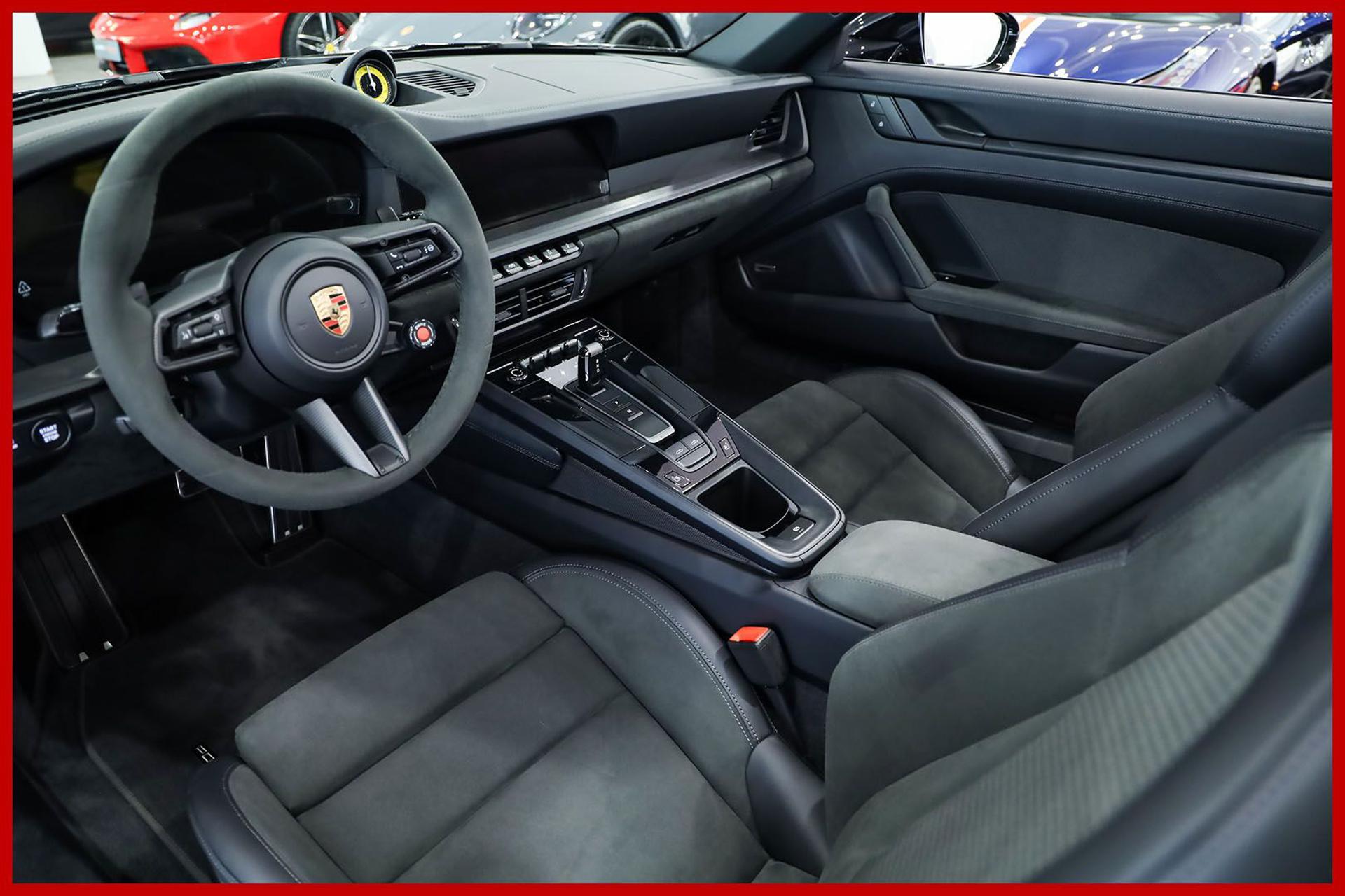 PORSCHE 992