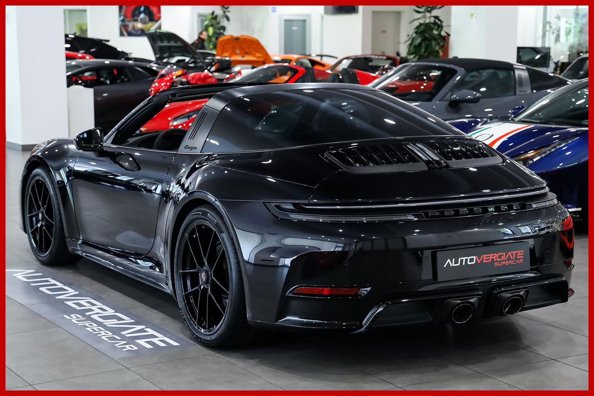 PORSCHE 992