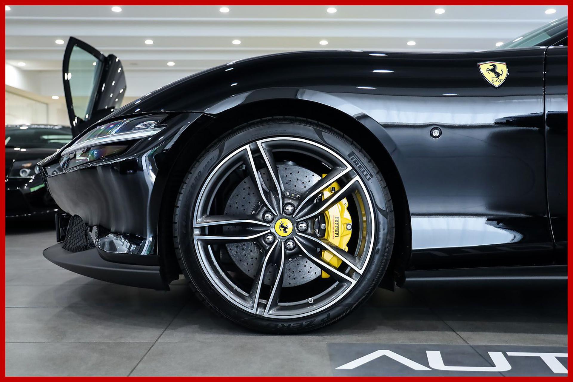 FERRARI Roma