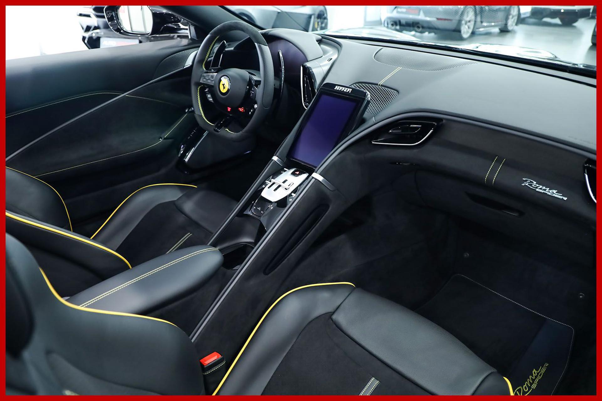 FERRARI Roma