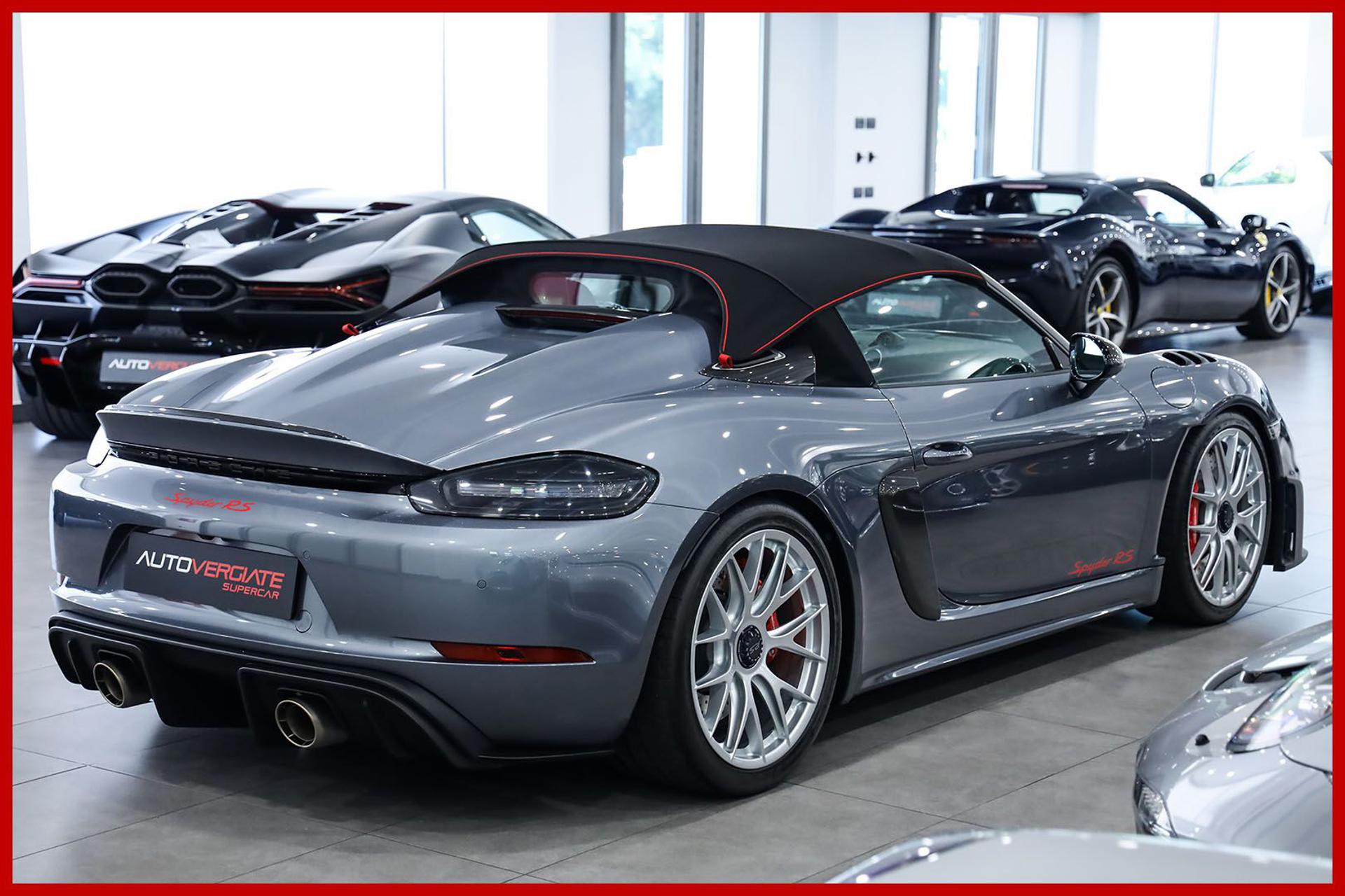 PORSCHE 718 Spyder