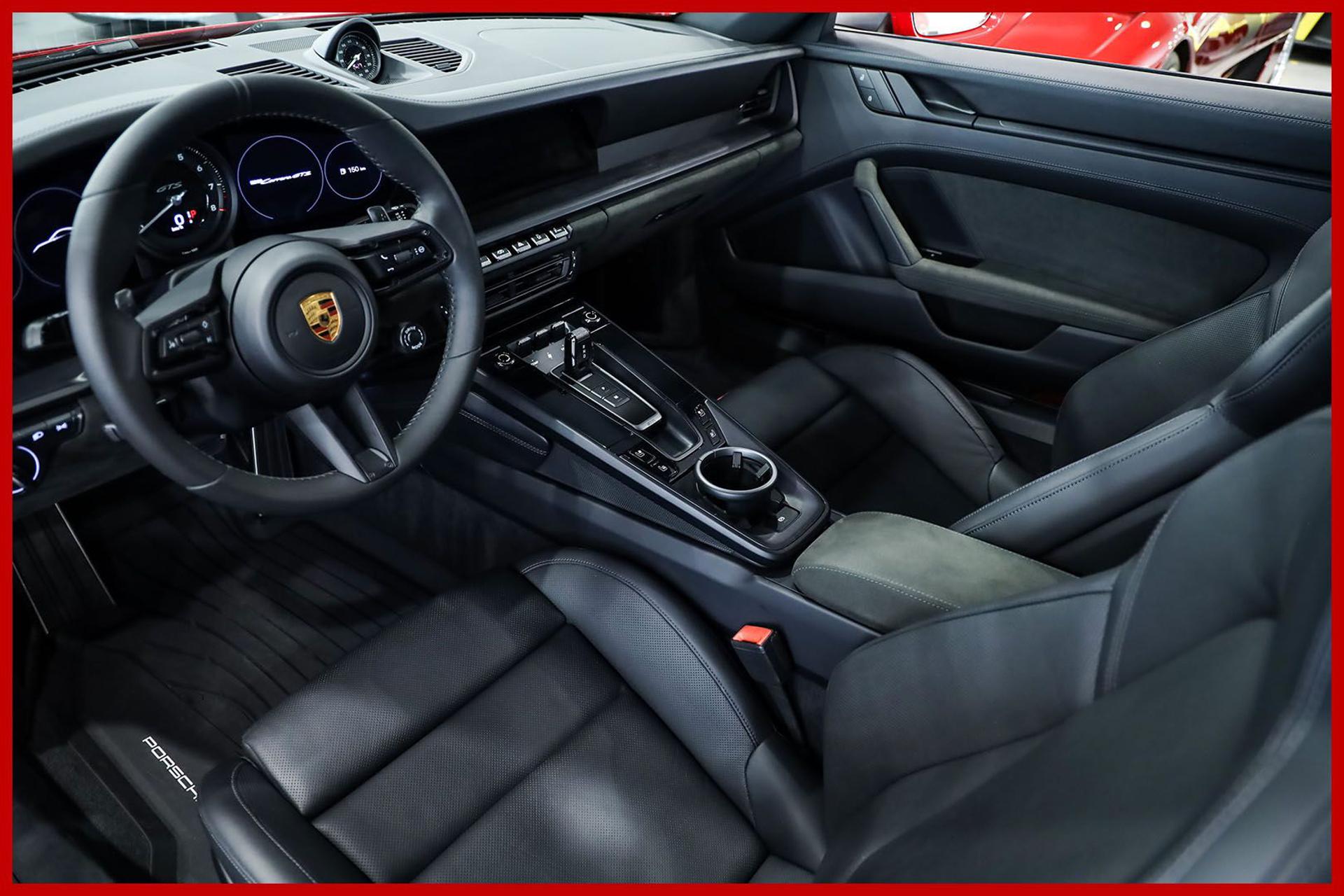 PORSCHE 992