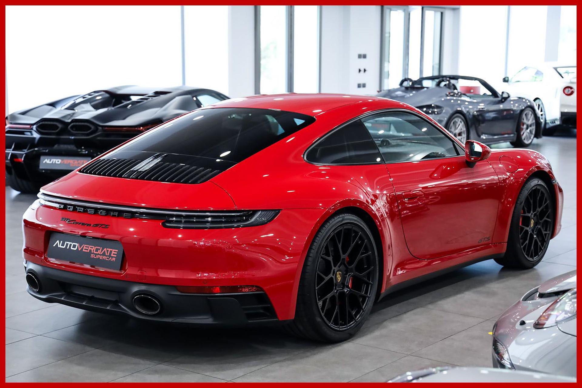 PORSCHE 992
