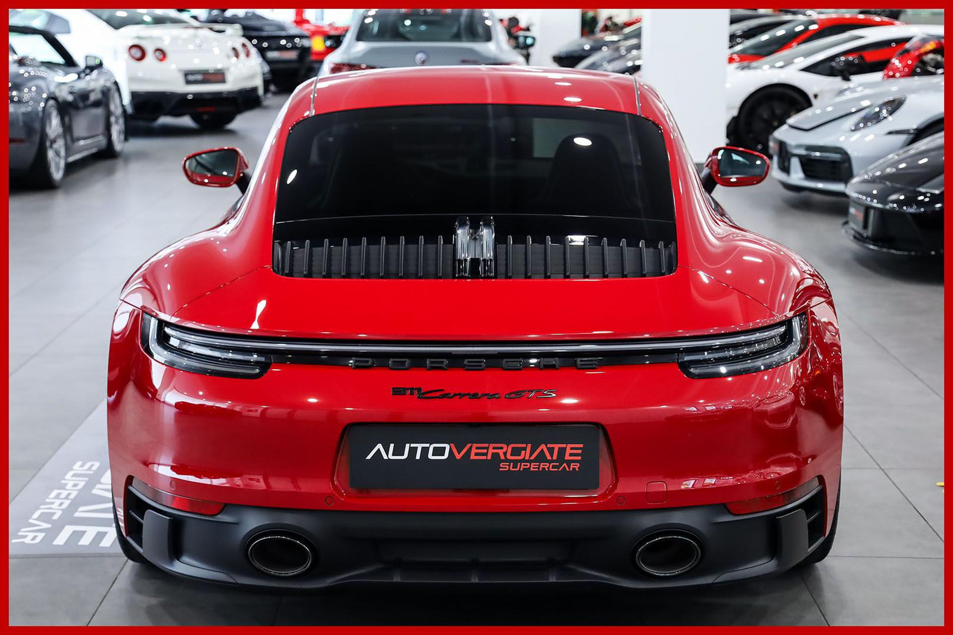 PORSCHE 992