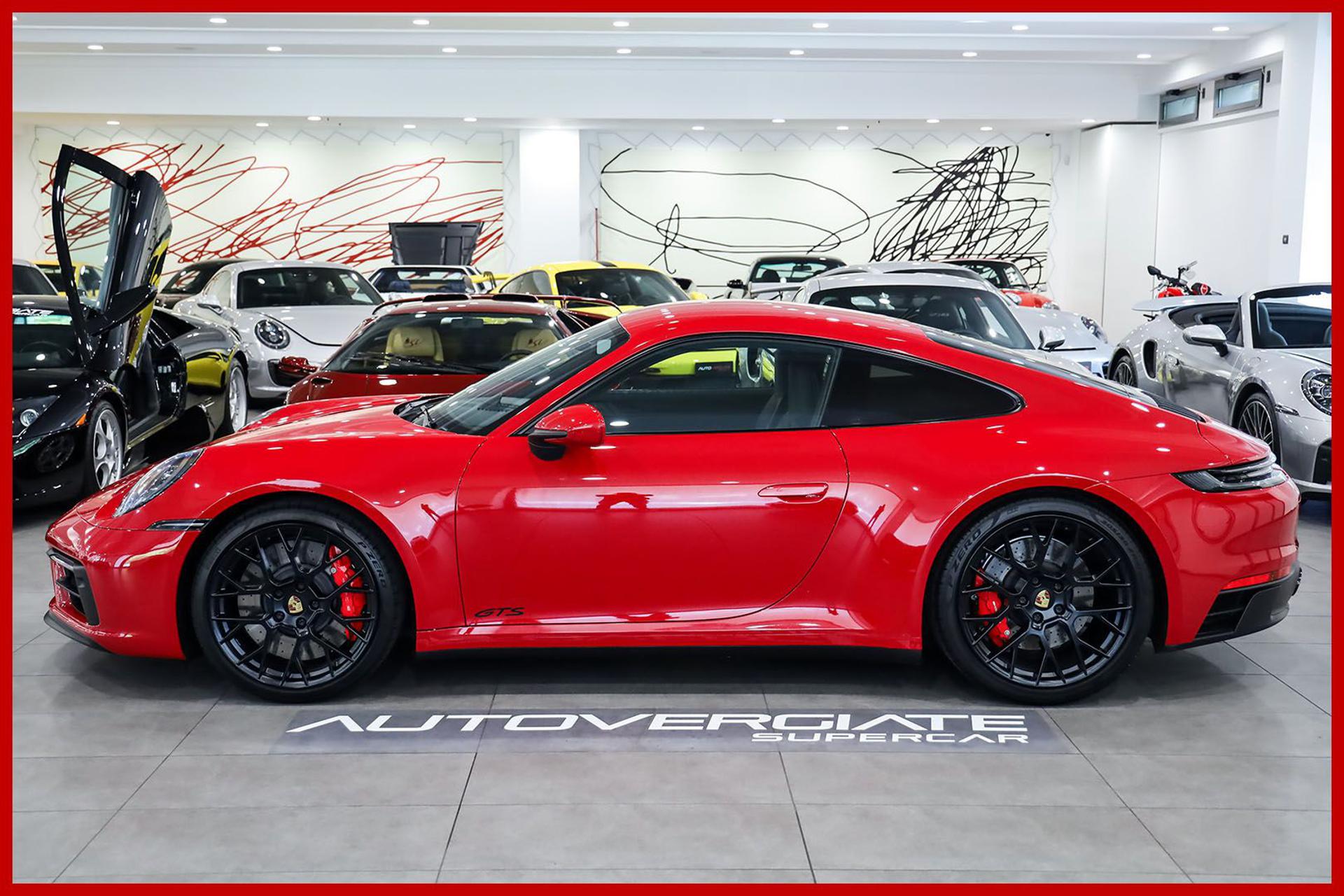 PORSCHE 992