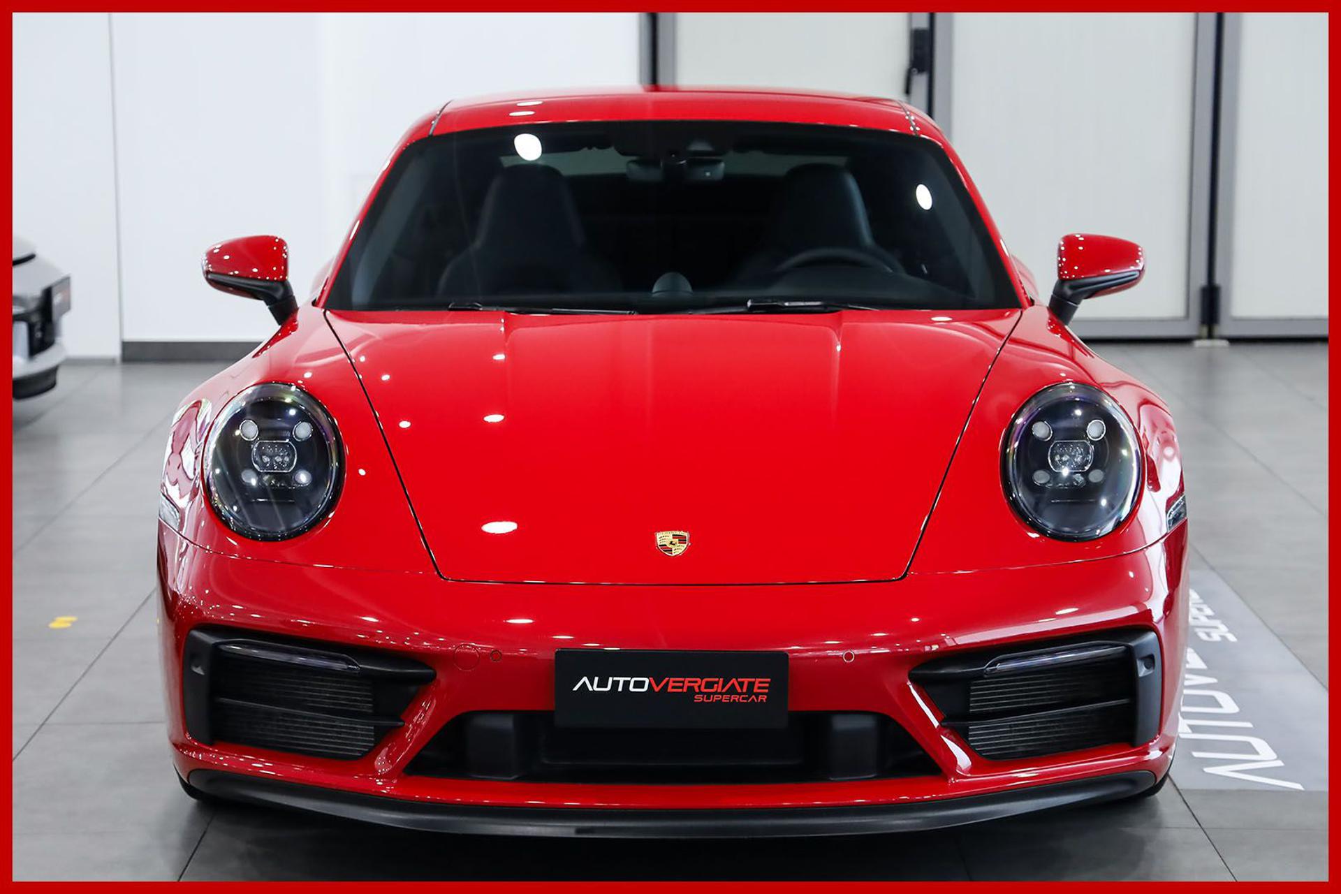 PORSCHE 992