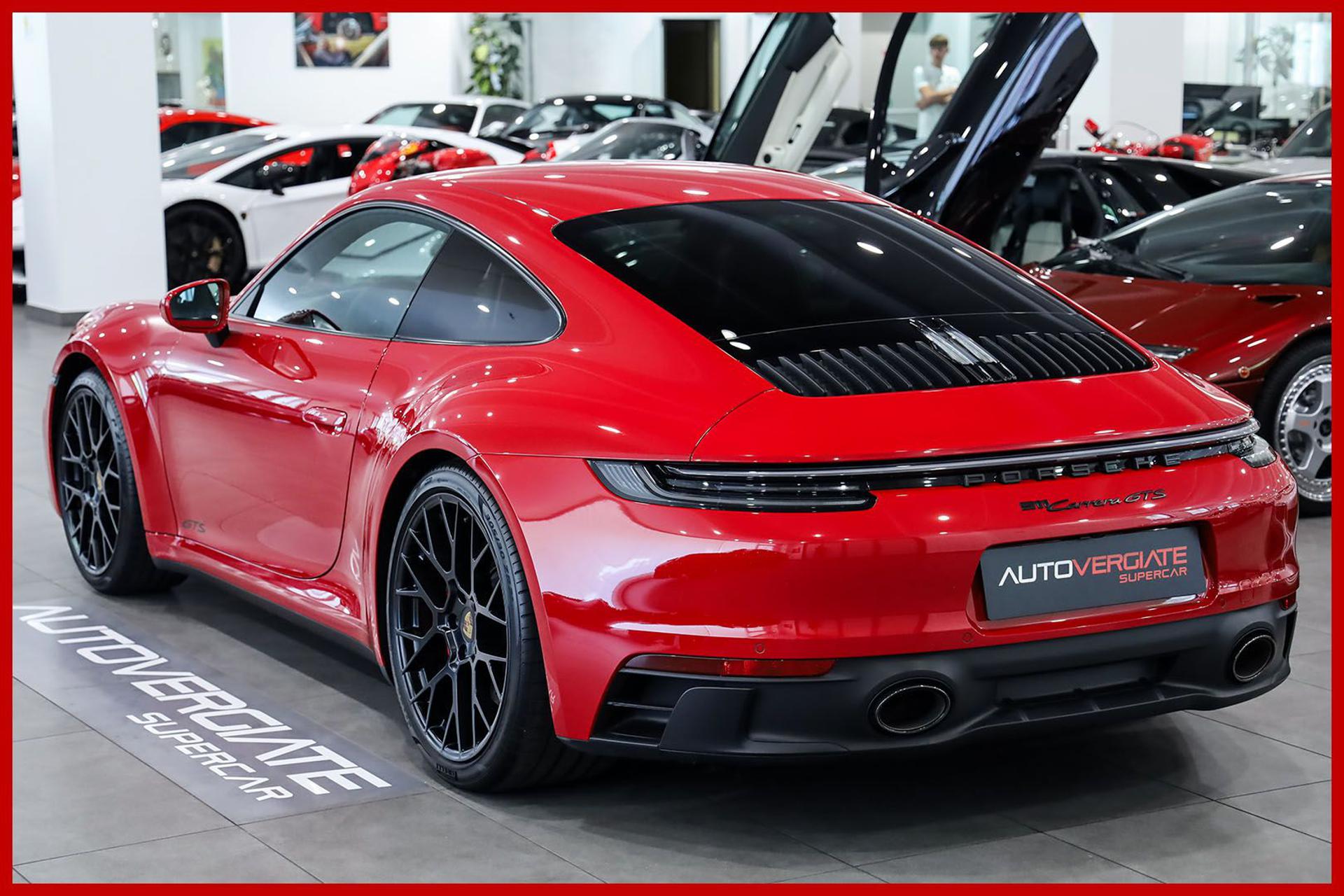 PORSCHE 992