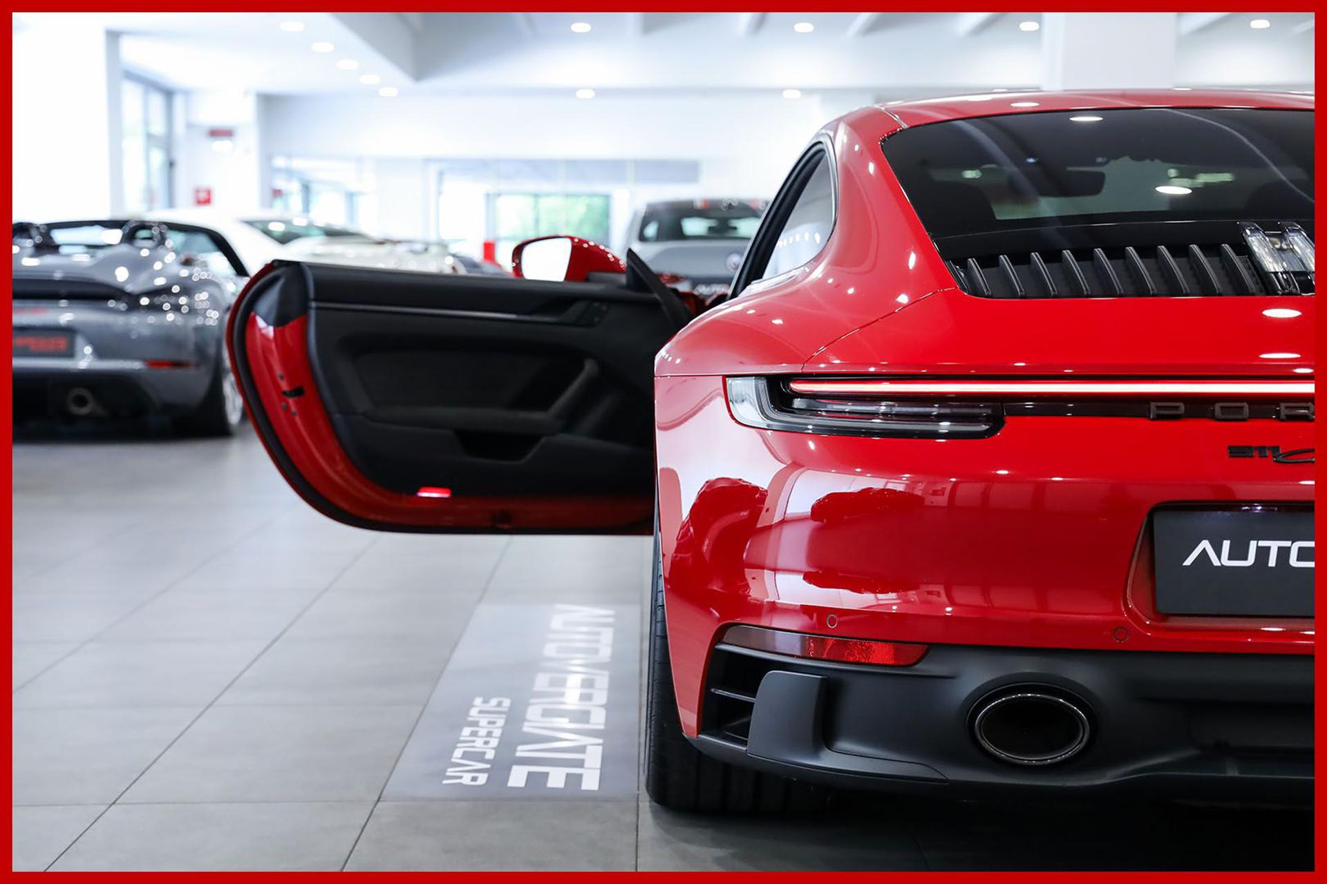 PORSCHE 992