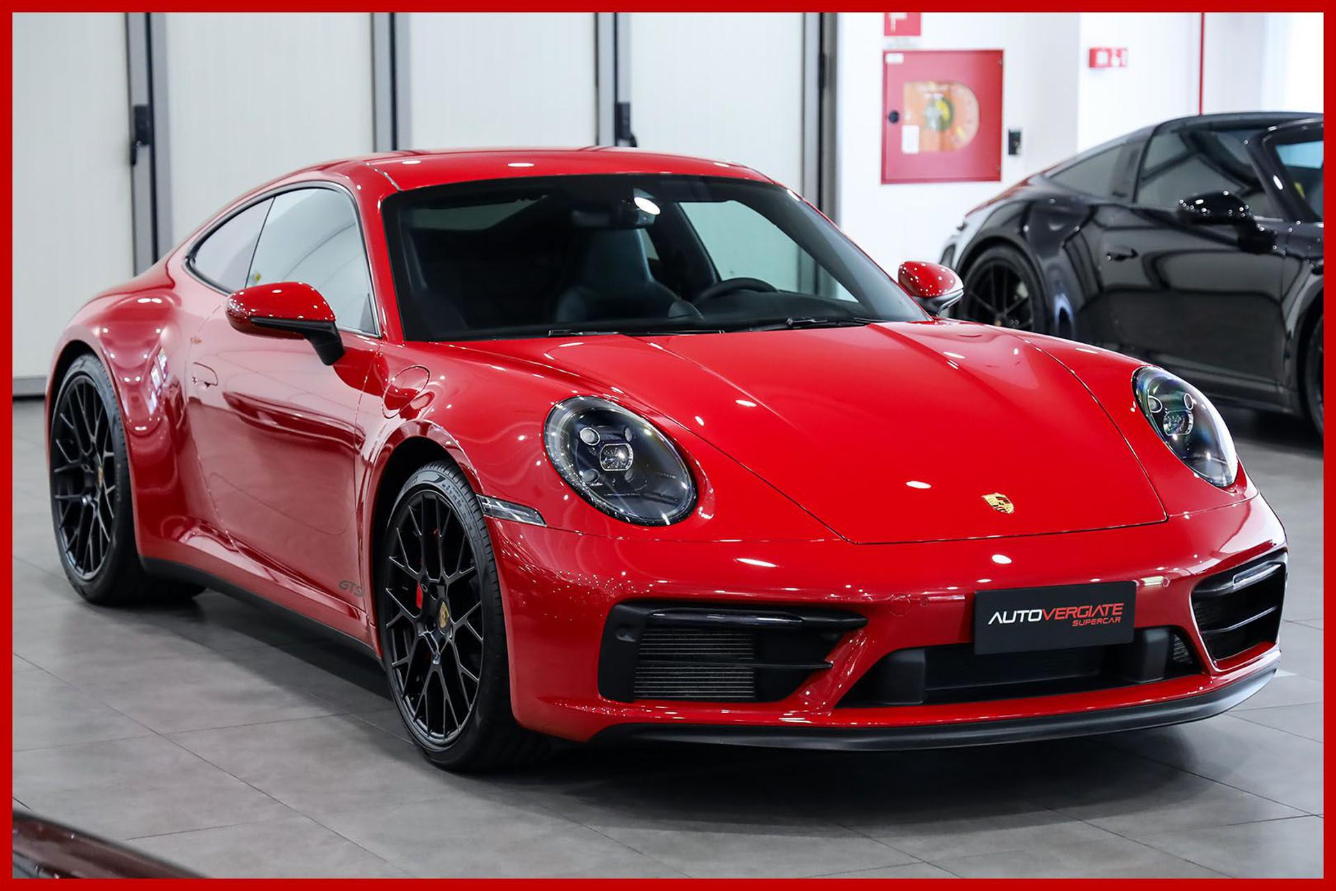PORSCHE 992