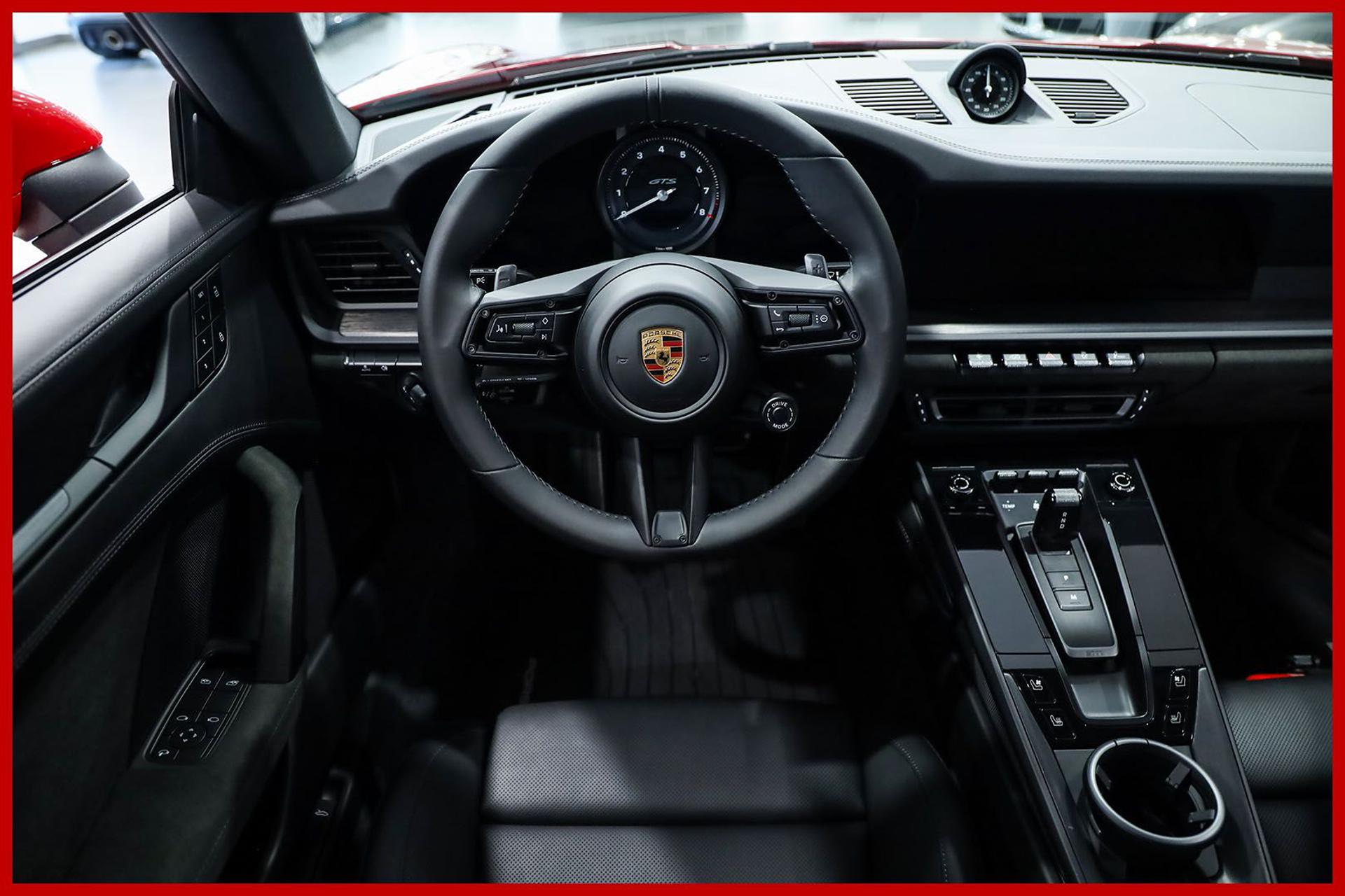 PORSCHE 992