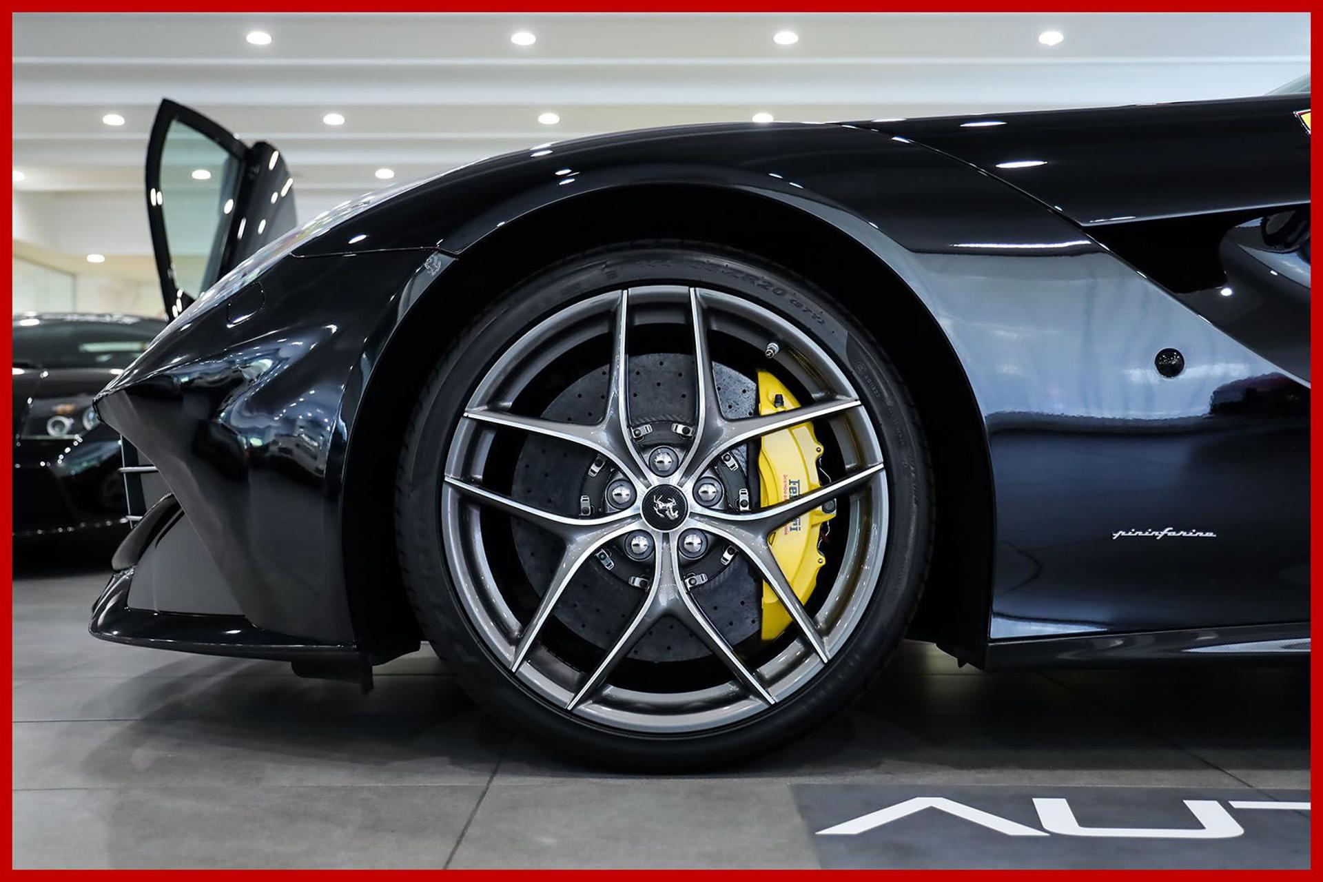 FERRARI F12