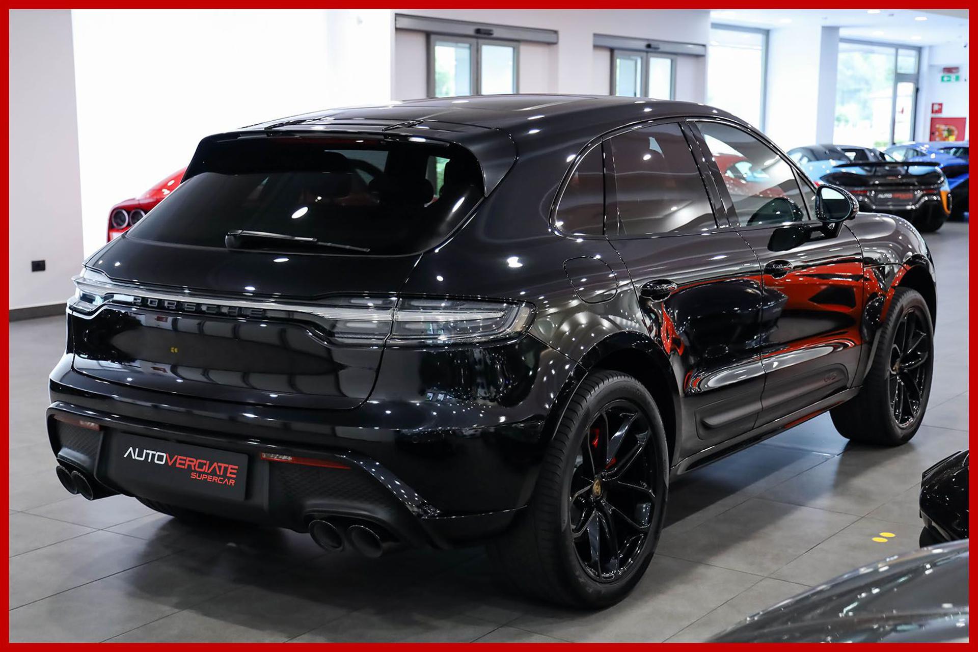 PORSCHE Macan