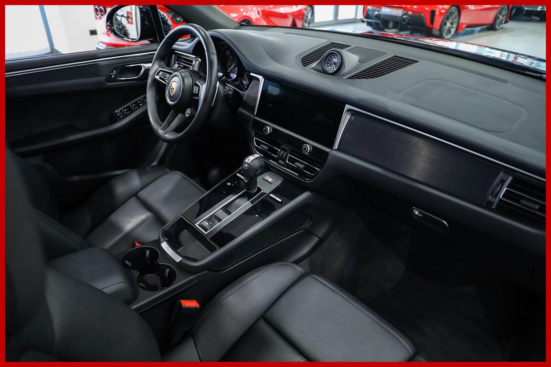 PORSCHE Macan