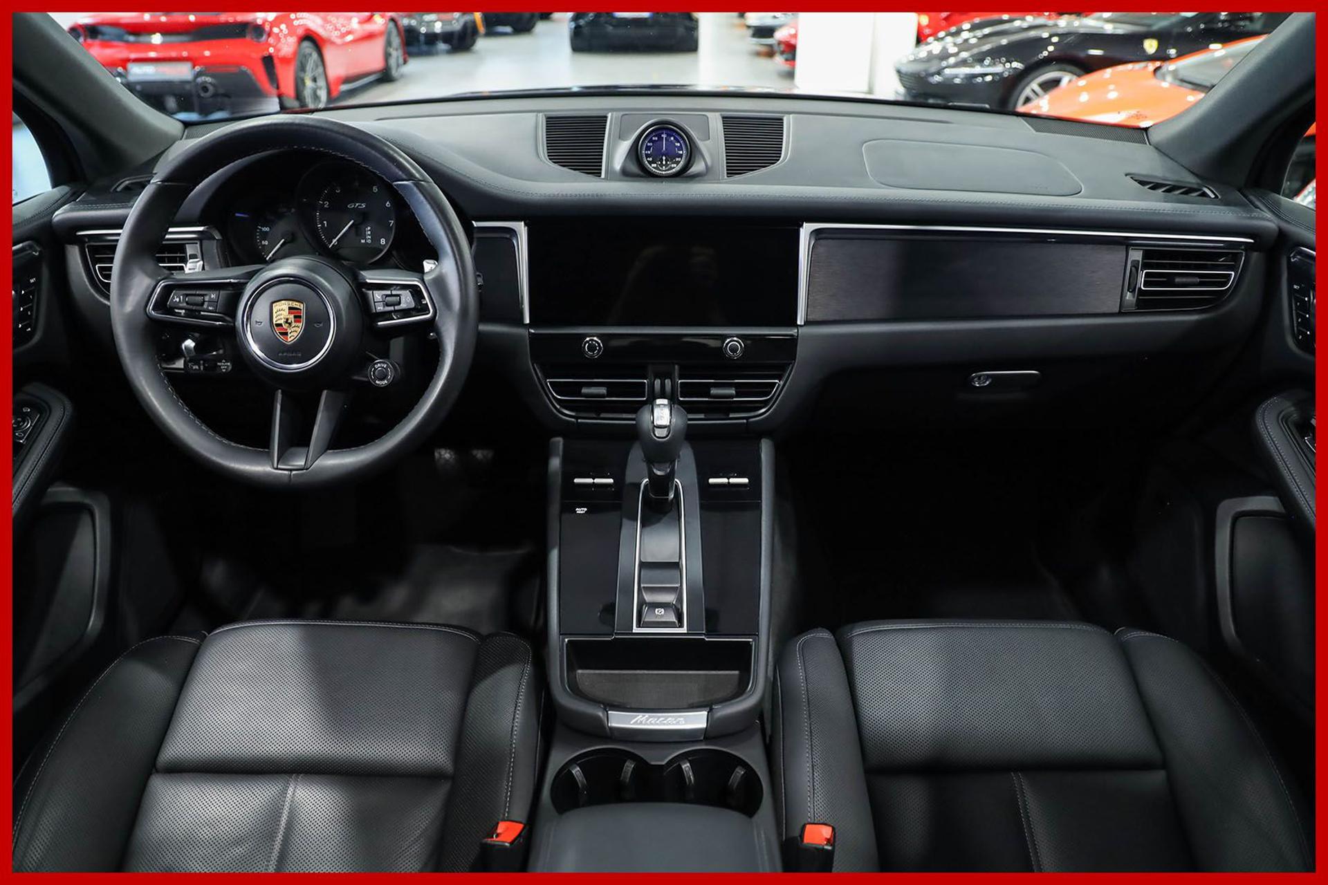 PORSCHE Macan