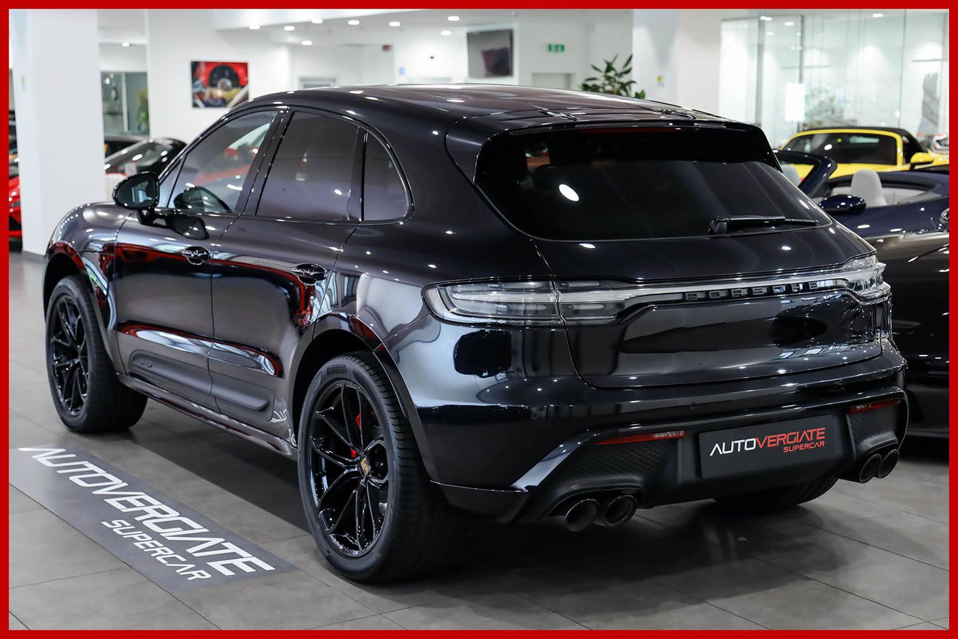 PORSCHE Macan